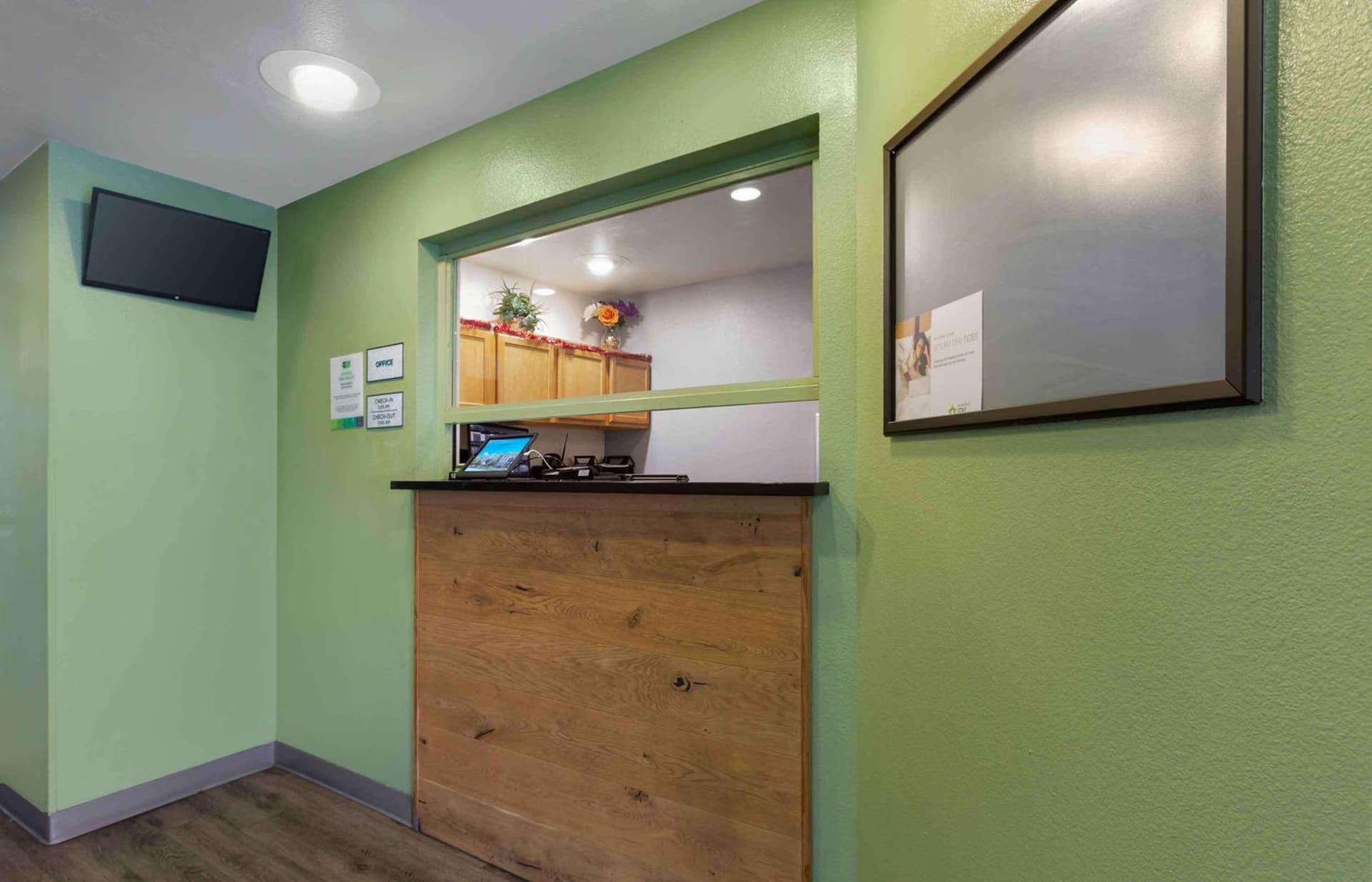 Extended Stay America Select Suites - Phoenix - North property views in Phoenix, AZ — gallery photo 3