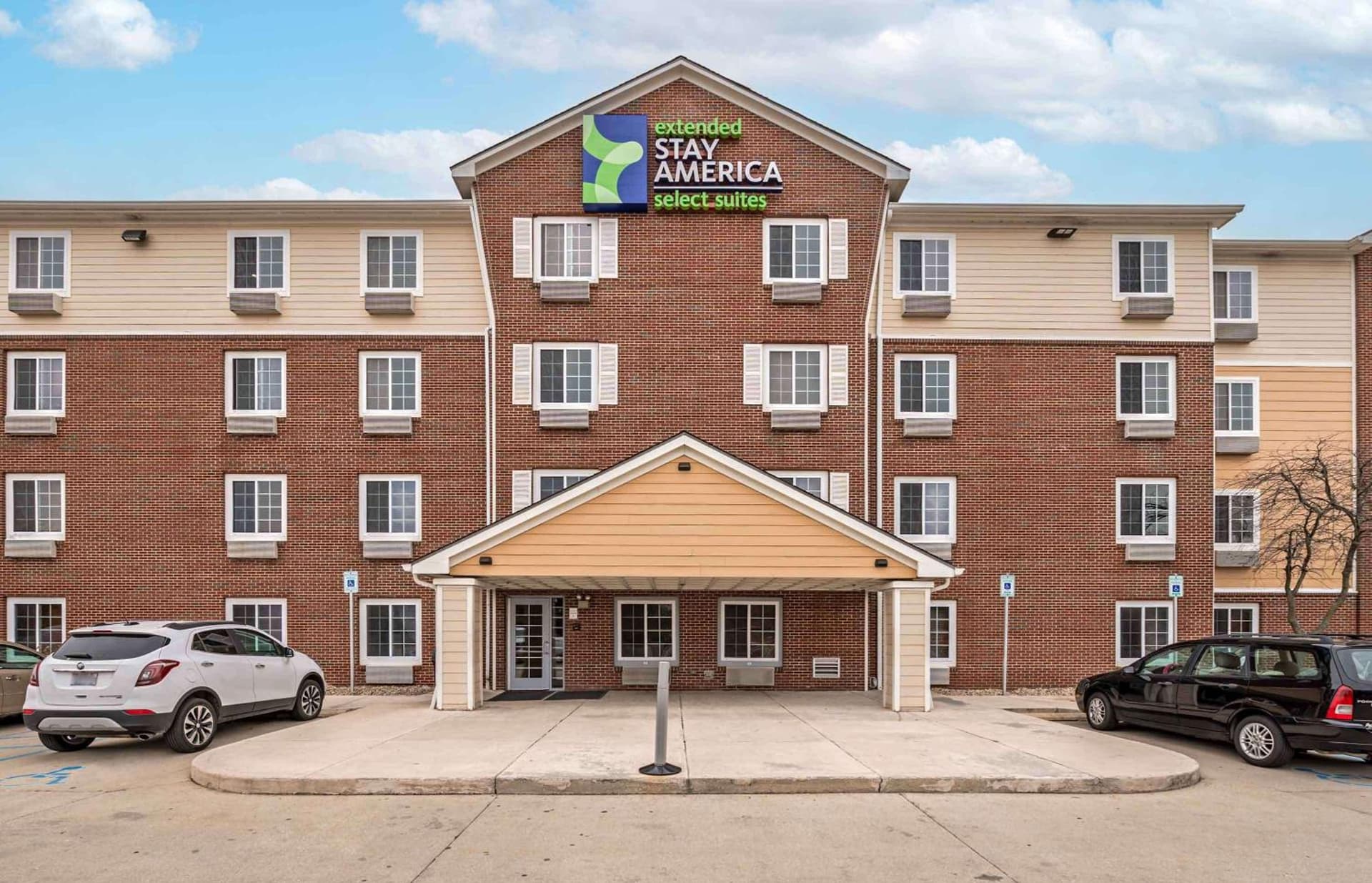 Extended Stay America Select Suites - Indianapolis - Greenwood featured exterior or lobby in Greenwood, IN — similar hotel