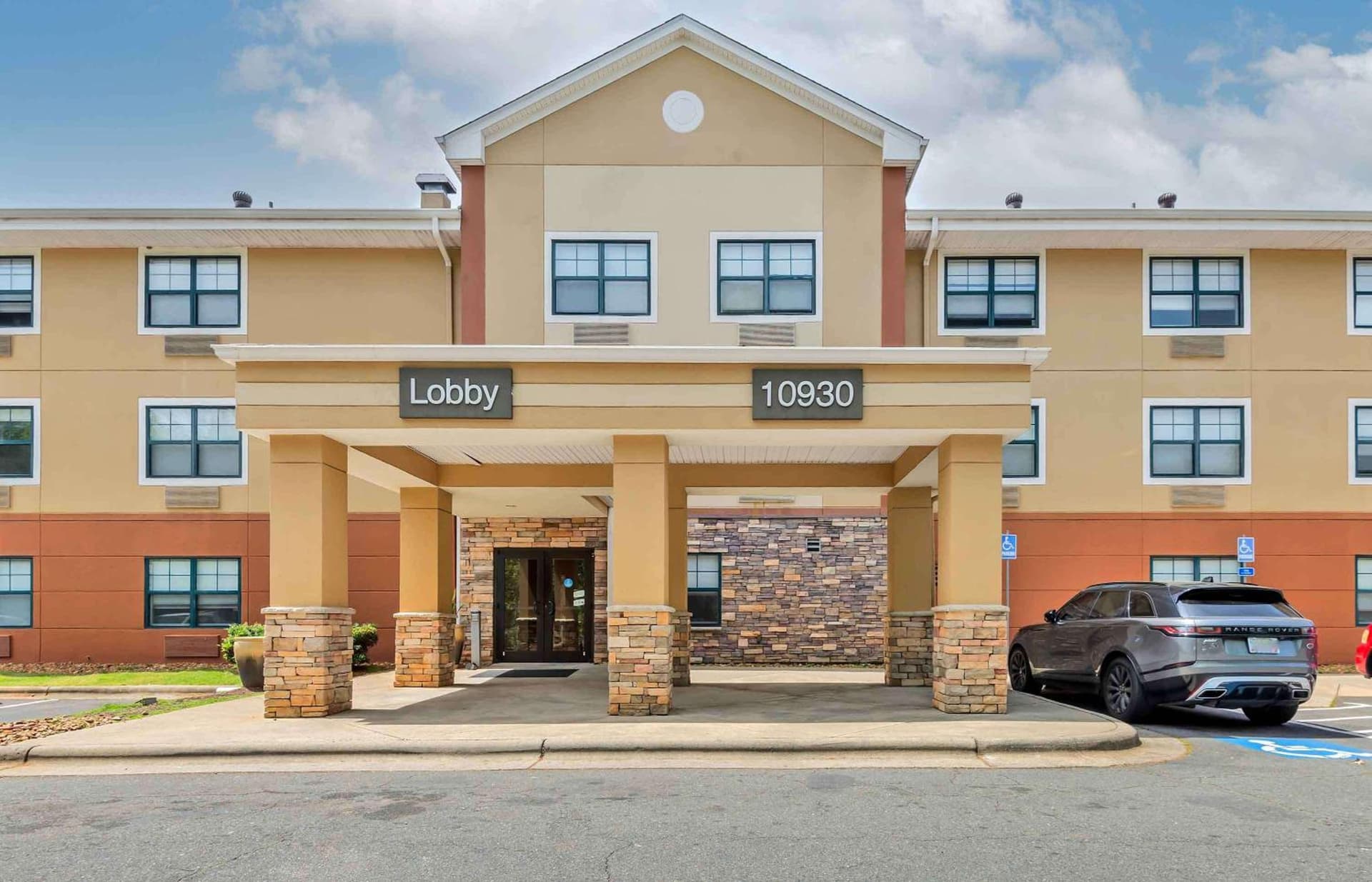 Extended Stay America Suites - Charlotte - Pineville - Park Rd property views in Charlotte, NC — gallery photo 3