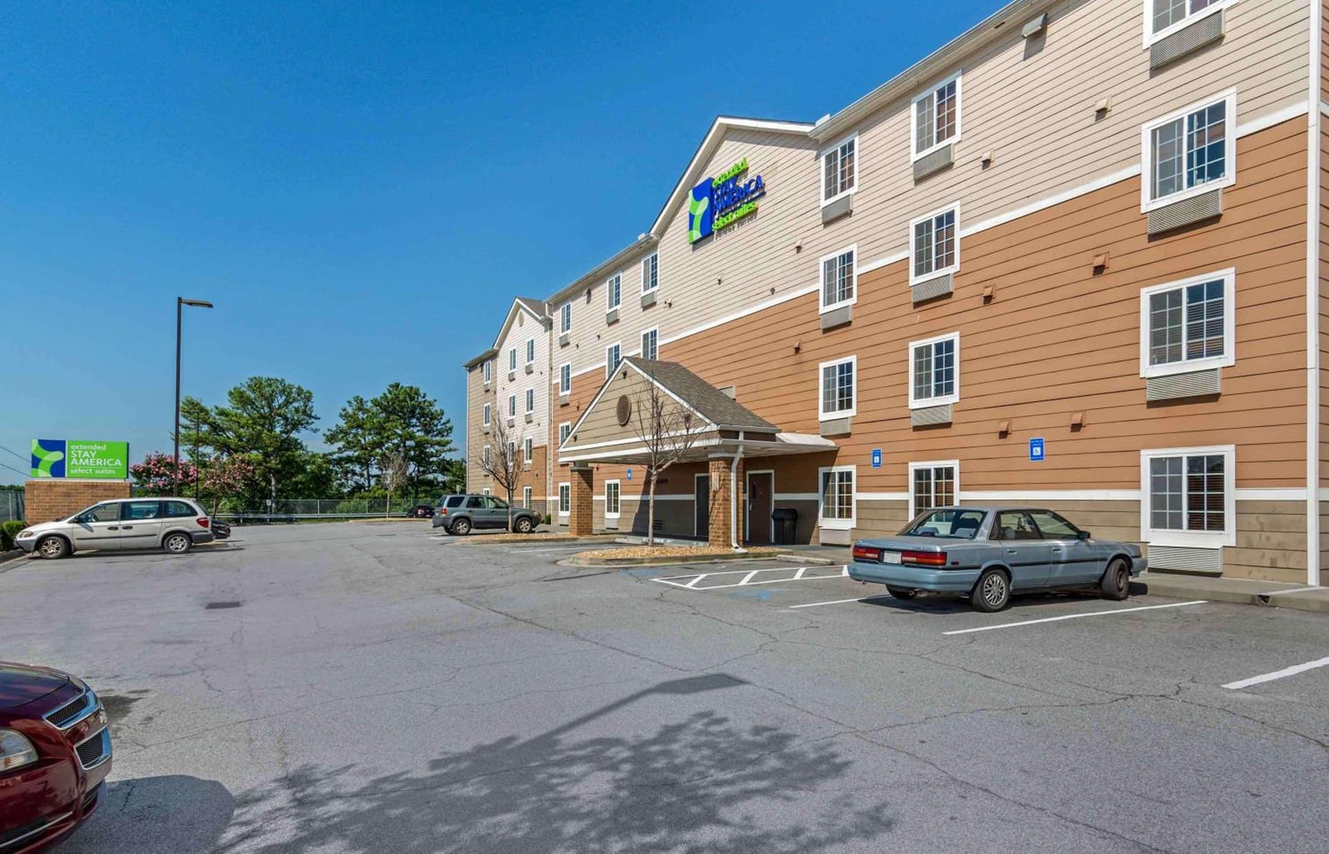 Extended Stay America Select Suites - Atlanta - Chamblee interior in Atlanta, GA — gallery photo 2