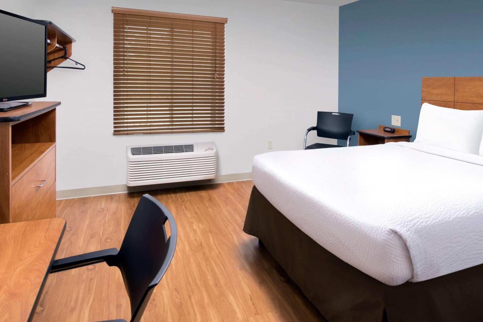 Extended Stay America Select Suites - Cleveland - Airport gallery photo in Cleveland, OH — image 18