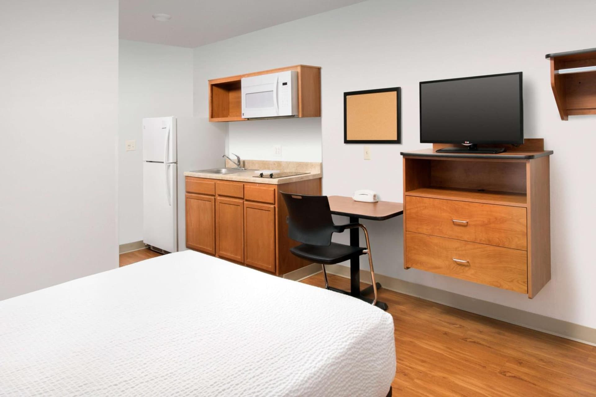 Extended Stay America Select Suites - Cleveland - Airport gallery photo in Cleveland, OH — image 7