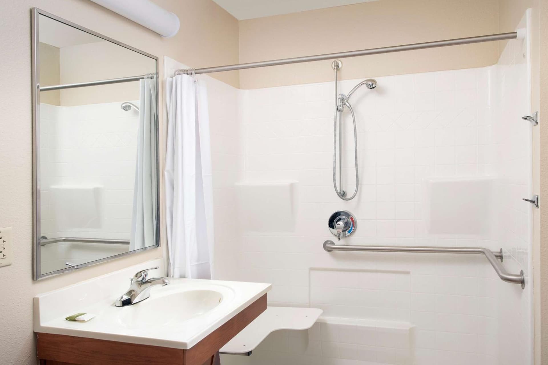 Extended Stay America Select Suites - Cleveland - Airport gallery photo in Cleveland, OH — image 13
