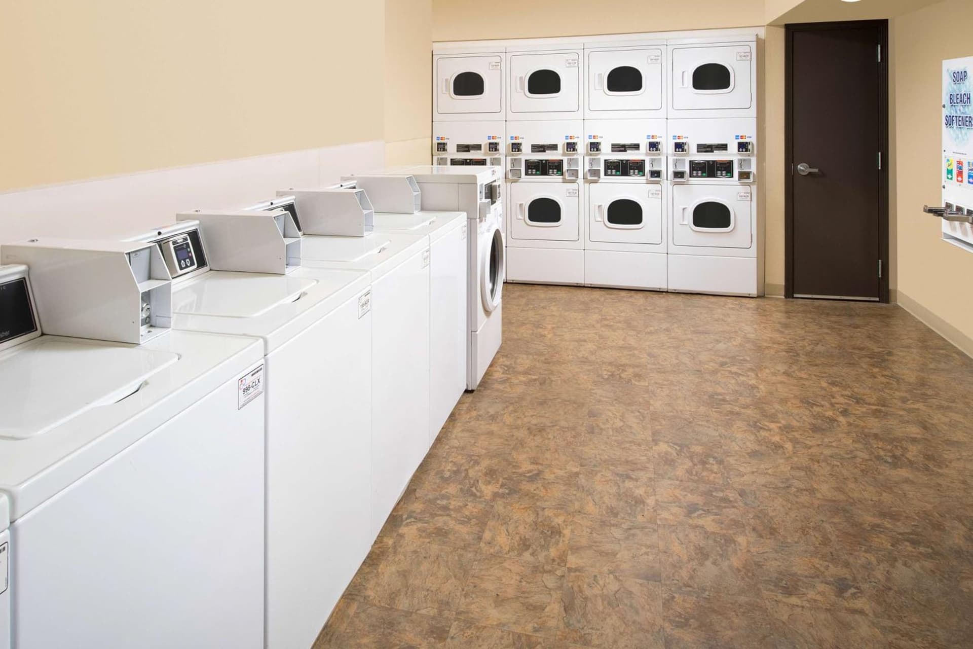 Extended Stay America Select Suites - Cleveland - Airport gallery photo in Cleveland, OH — image 19