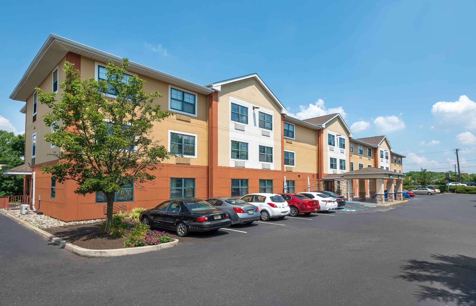 Extended Stay America Suites - Philadelphia - Cherry Hill interior in Maple Shade, NJ — gallery photo 2