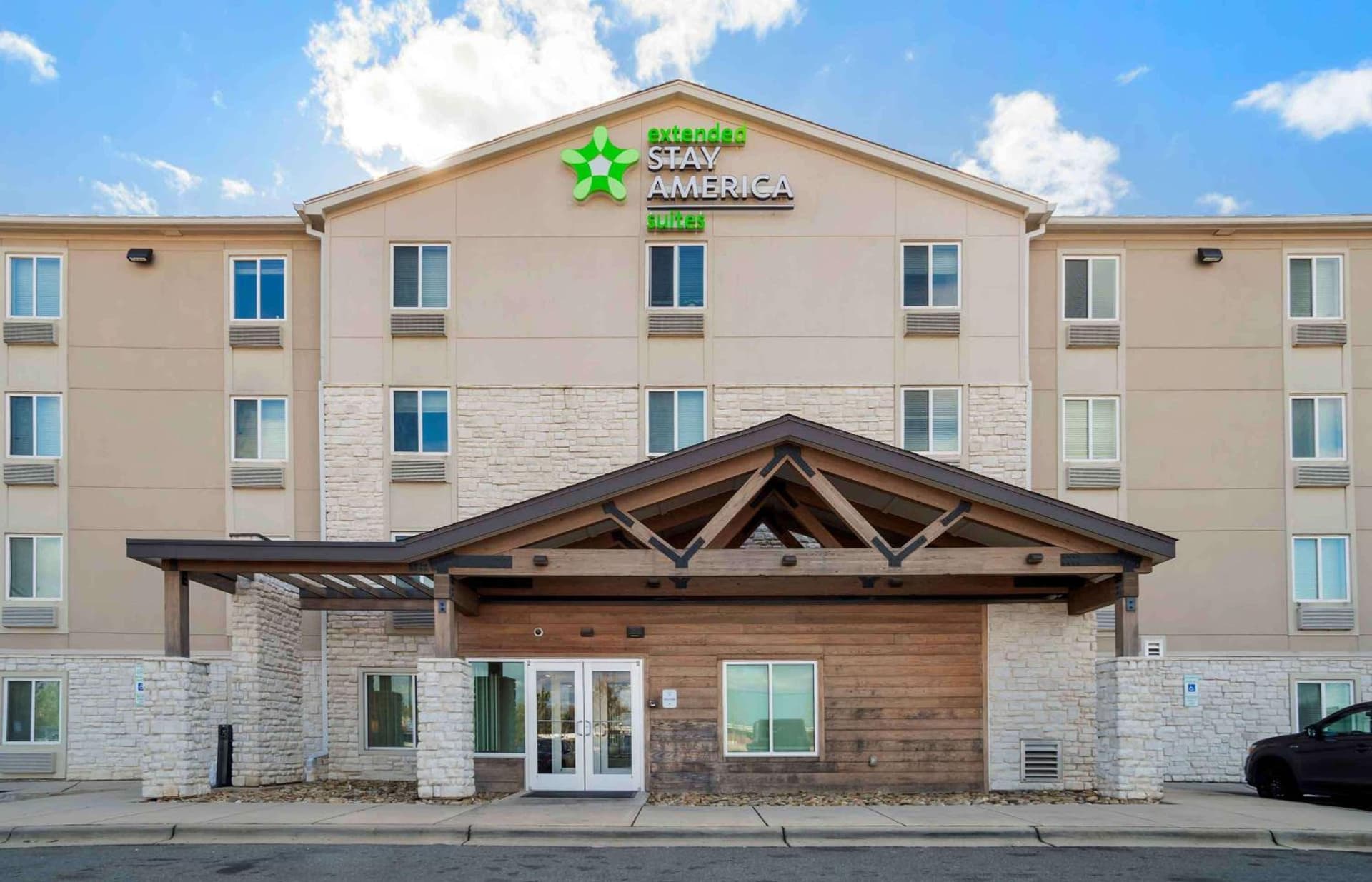 Extended Stay America Select Suites - Charlotte - Northlake featured exterior or lobby in Charlotte, NC — similar hotel