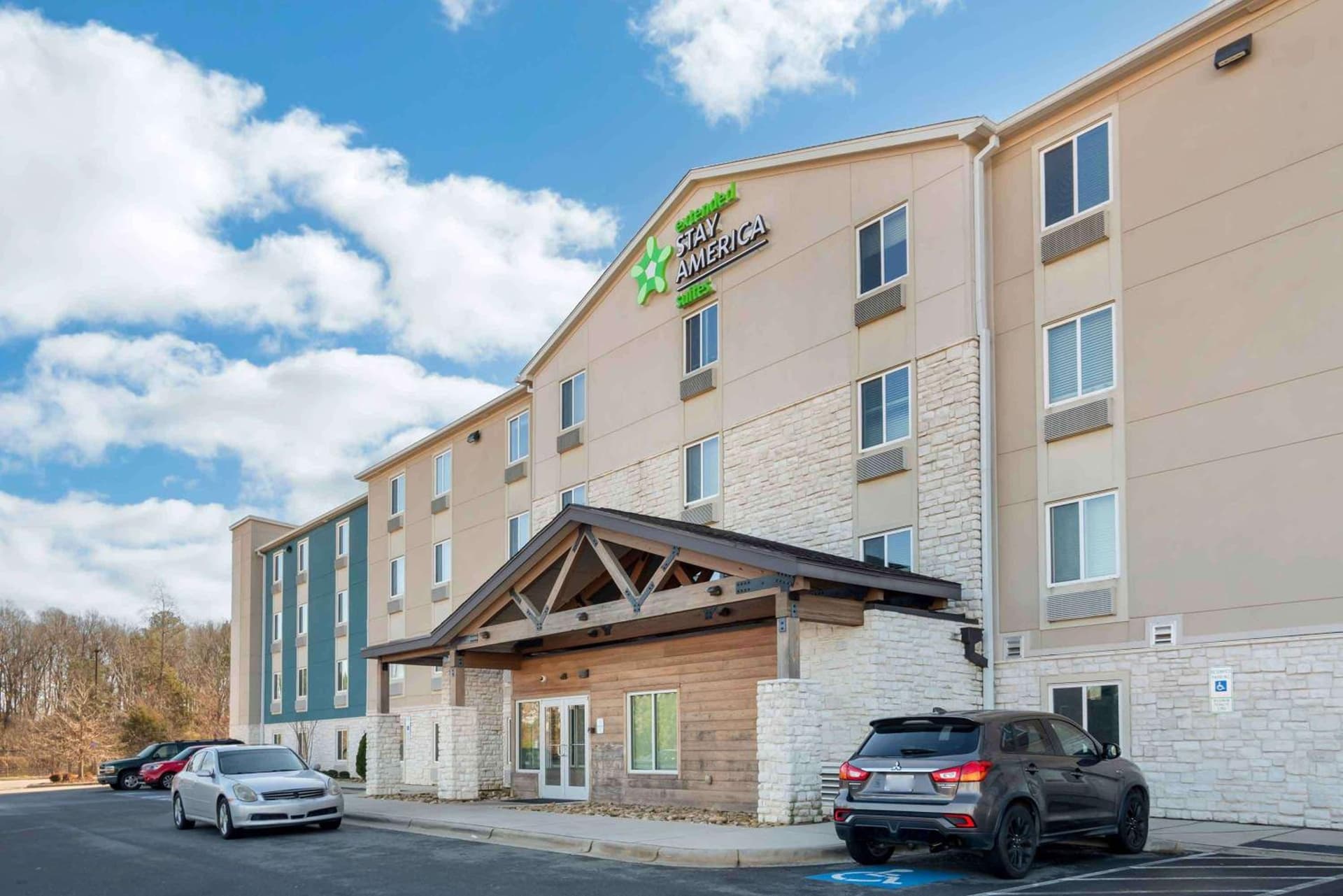 Extended Stay America Select Suites - Charlotte - Northlake interior in Charlotte, NC — gallery photo 2