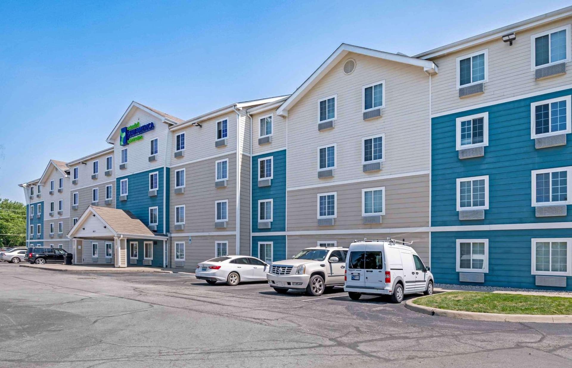 Extended Stay America Select Suites - Indianapolis - Lawrence interior in Fishers, IN — gallery photo 2