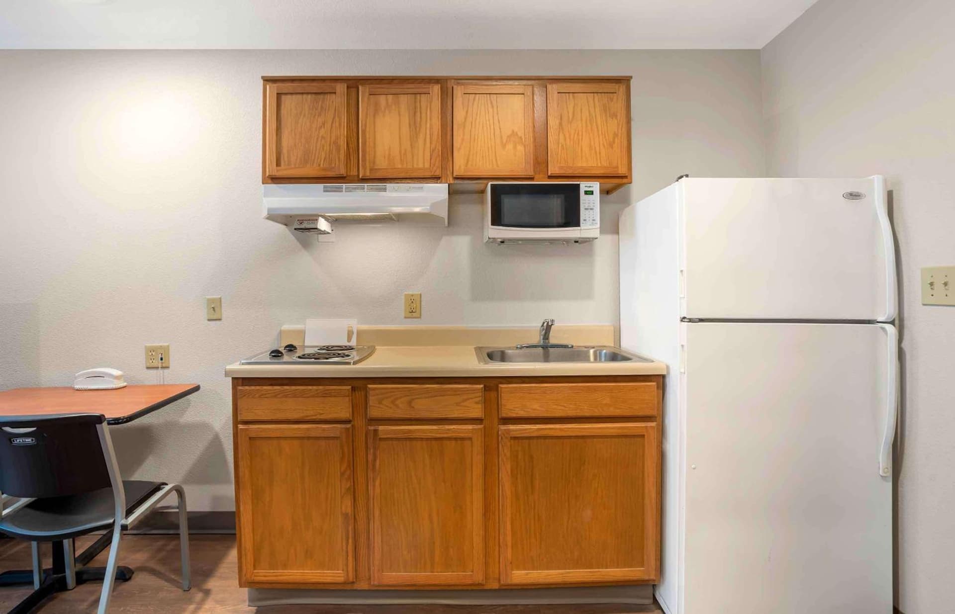 Extended Stay America Select Suites - Gulfport interior in Gulfport, MS — gallery photo 2