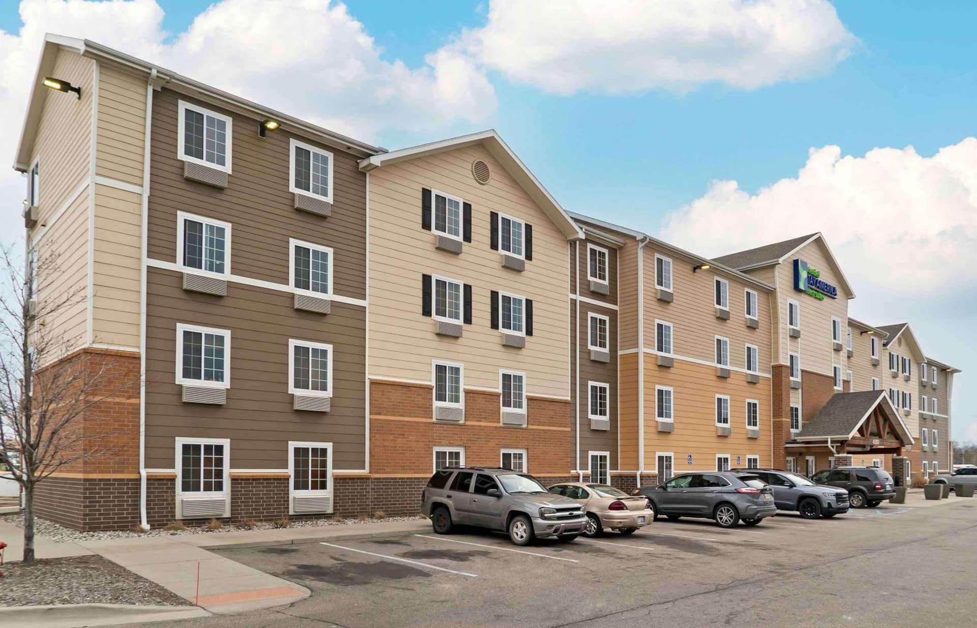 Extended Stay America Select Suites - Grand Rapids - Wyoming featured exterior or lobby in Wyoming, MI — similar hotel