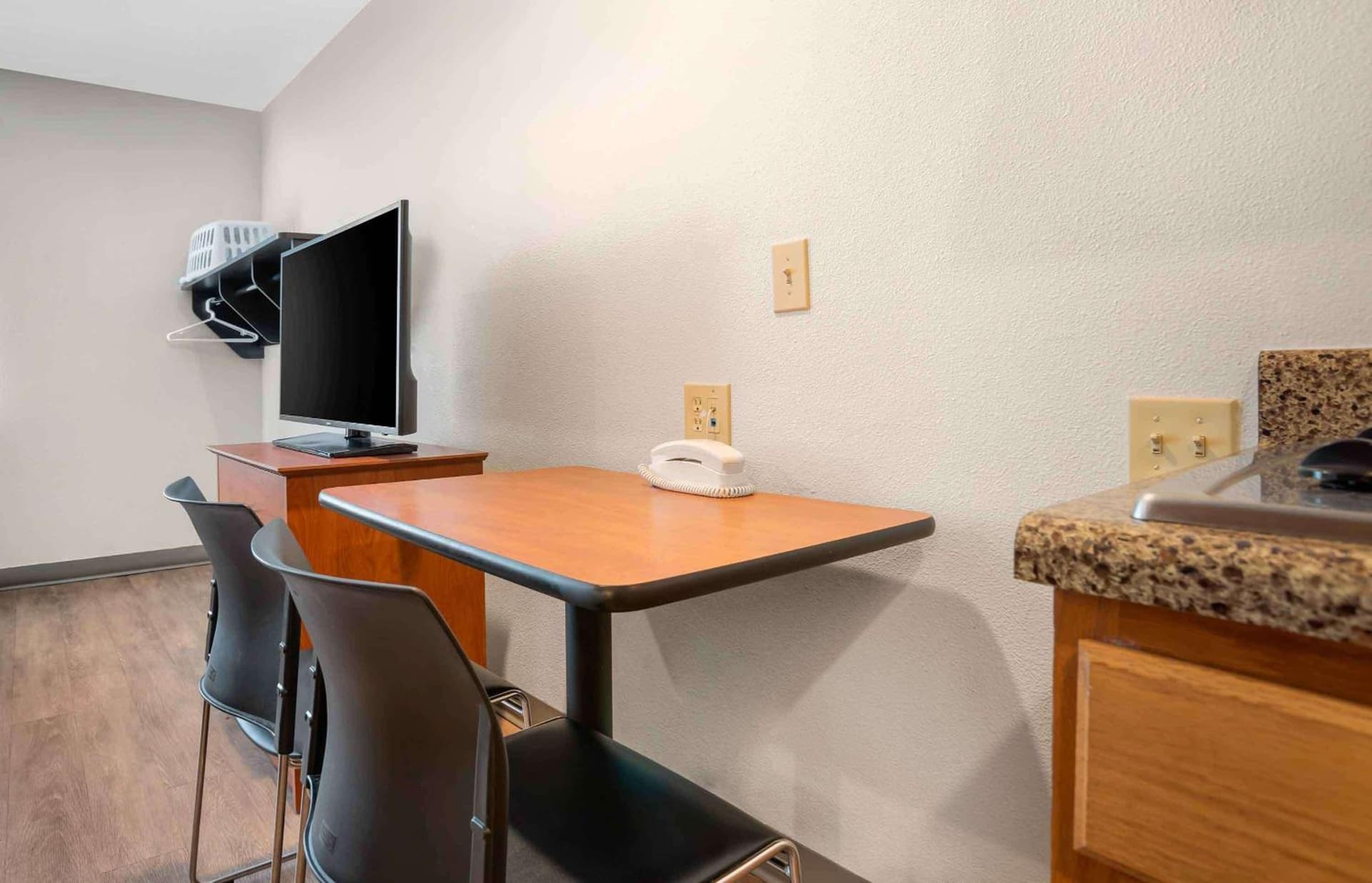 Extended Stay America Select Suites - Gulfport gallery photo in Gulfport, MS — image 10