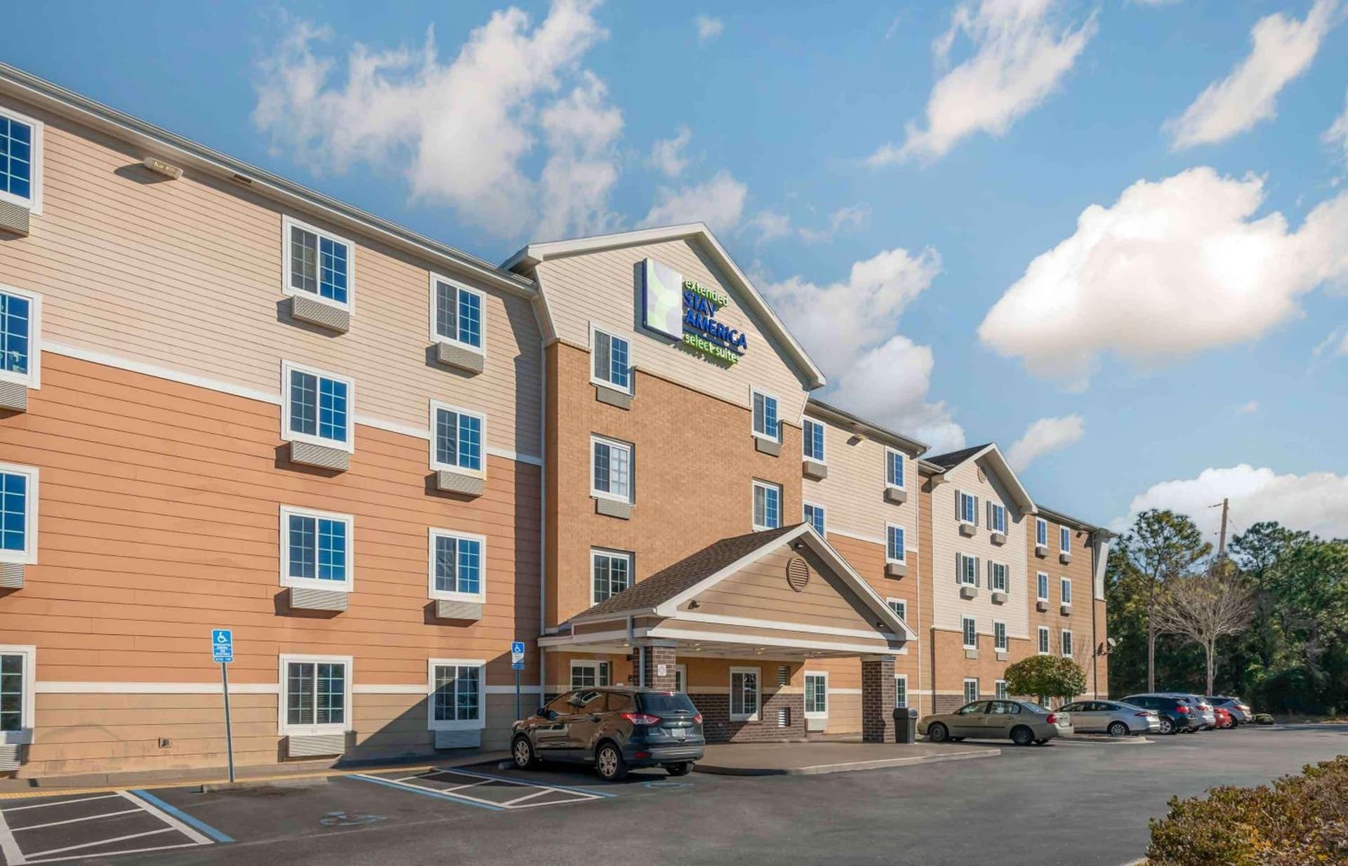 Extended Stay America Select Suites - Jacksonville - North interior in Jacksonville, FL — gallery photo 2