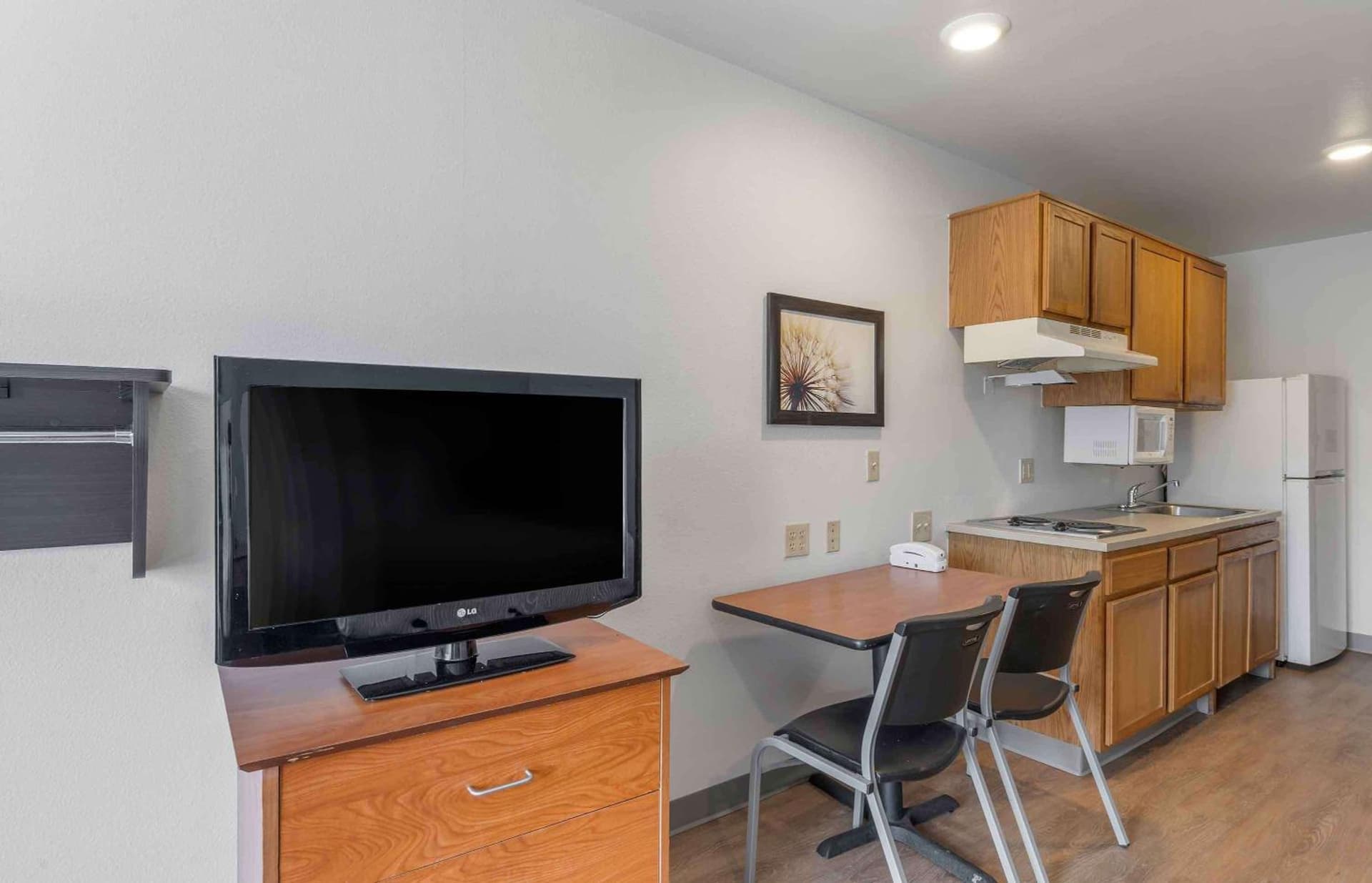 Extended Stay America Select Suites - Lakeland interior in Lakeland, FL — gallery photo 2