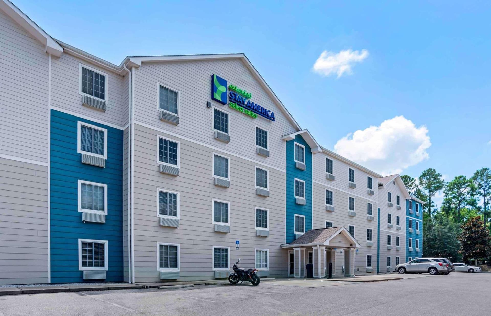 Extended Stay America Select Suites - Pensacola - Northeast interior in Pensacola, FL — gallery photo 2