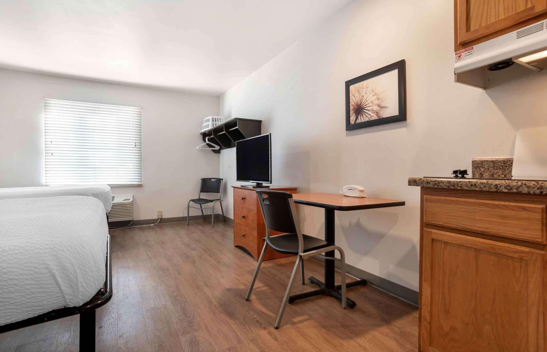 Extended Stay America Select Suites - Pensacola - Northeast gallery photo in Pensacola, FL — image 10