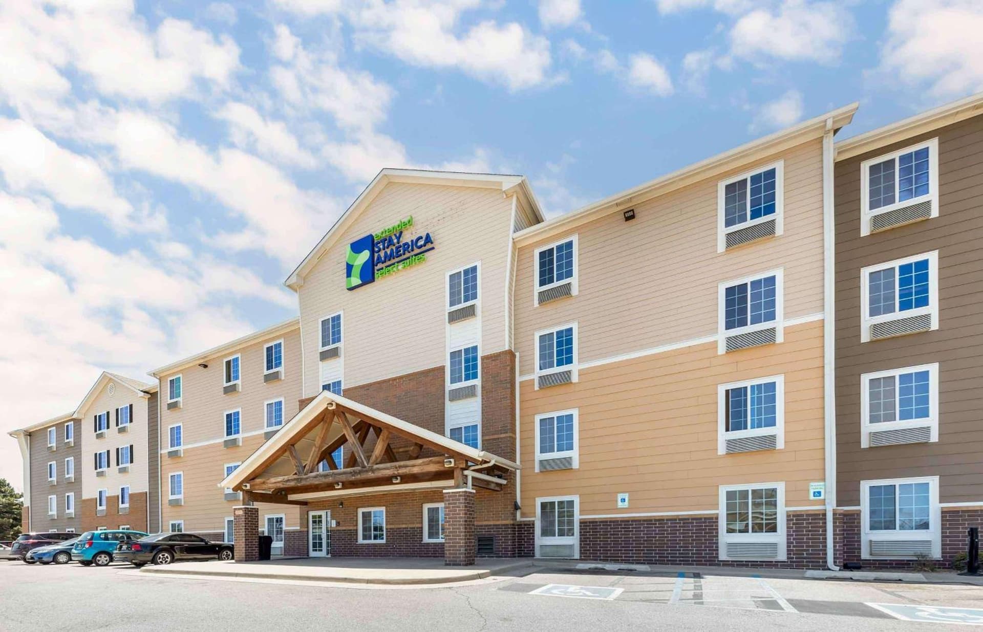 Extended Stay America Select Suites - Oklahoma City - West interior in Oklahoma City, OK — gallery photo 2