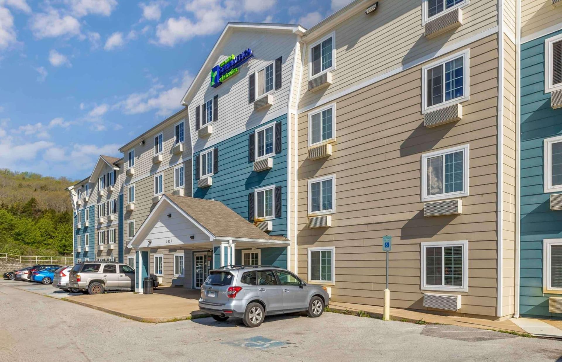 WoodSpring Suites Fayetteville I-49 interior in Fayetteville, AR — gallery photo 2
