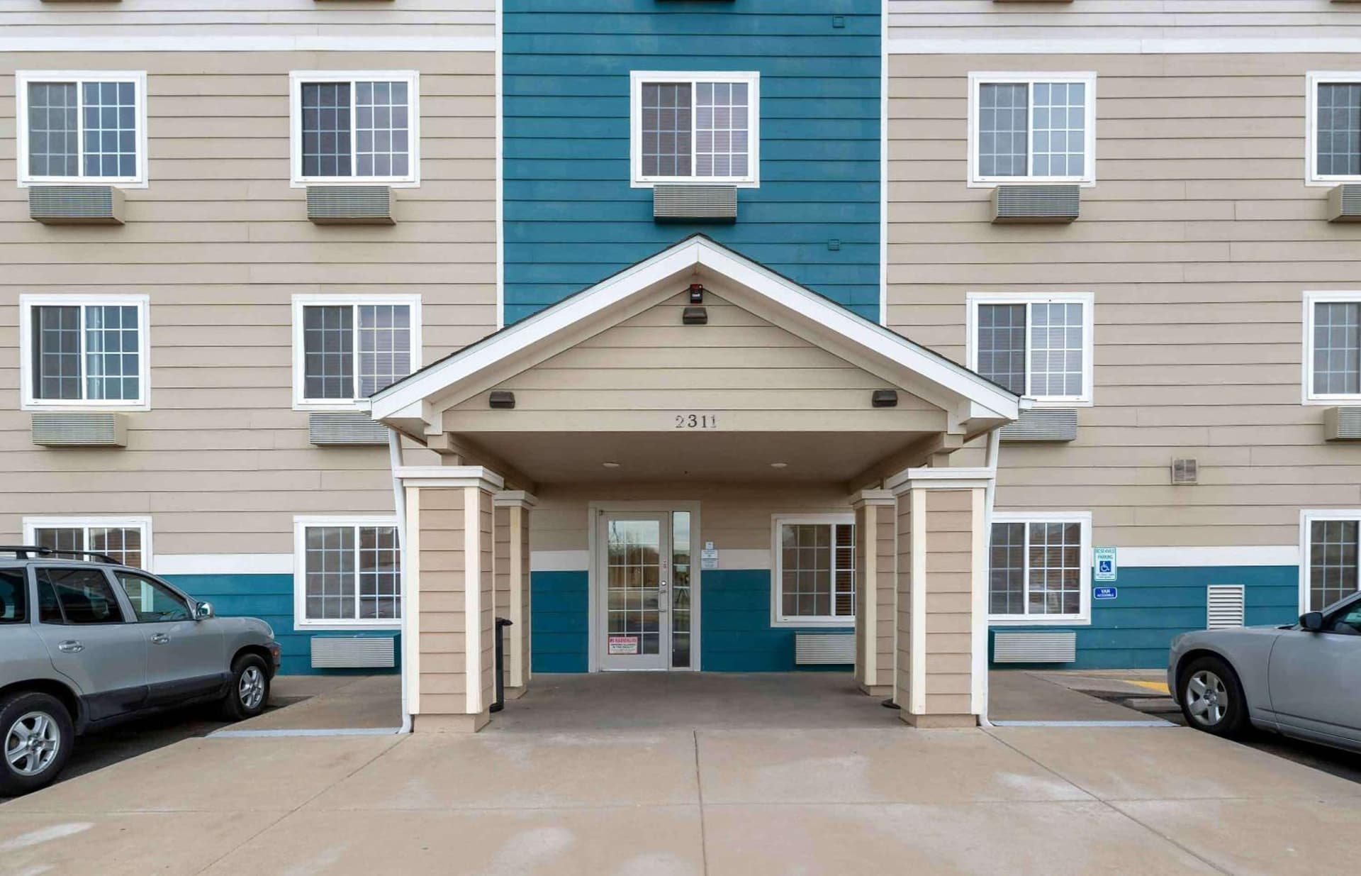 Extended Stay America Select Suites - Lubbock - West interior in Lubbock, TX — gallery photo 2