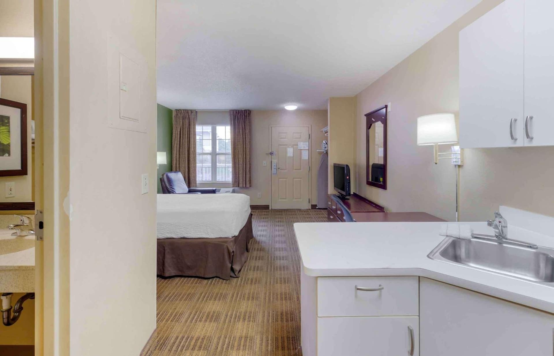 Extended Stay America Select Suites - Fayetteville - Owen Dr interior in Fayetteville, NC — gallery photo 2