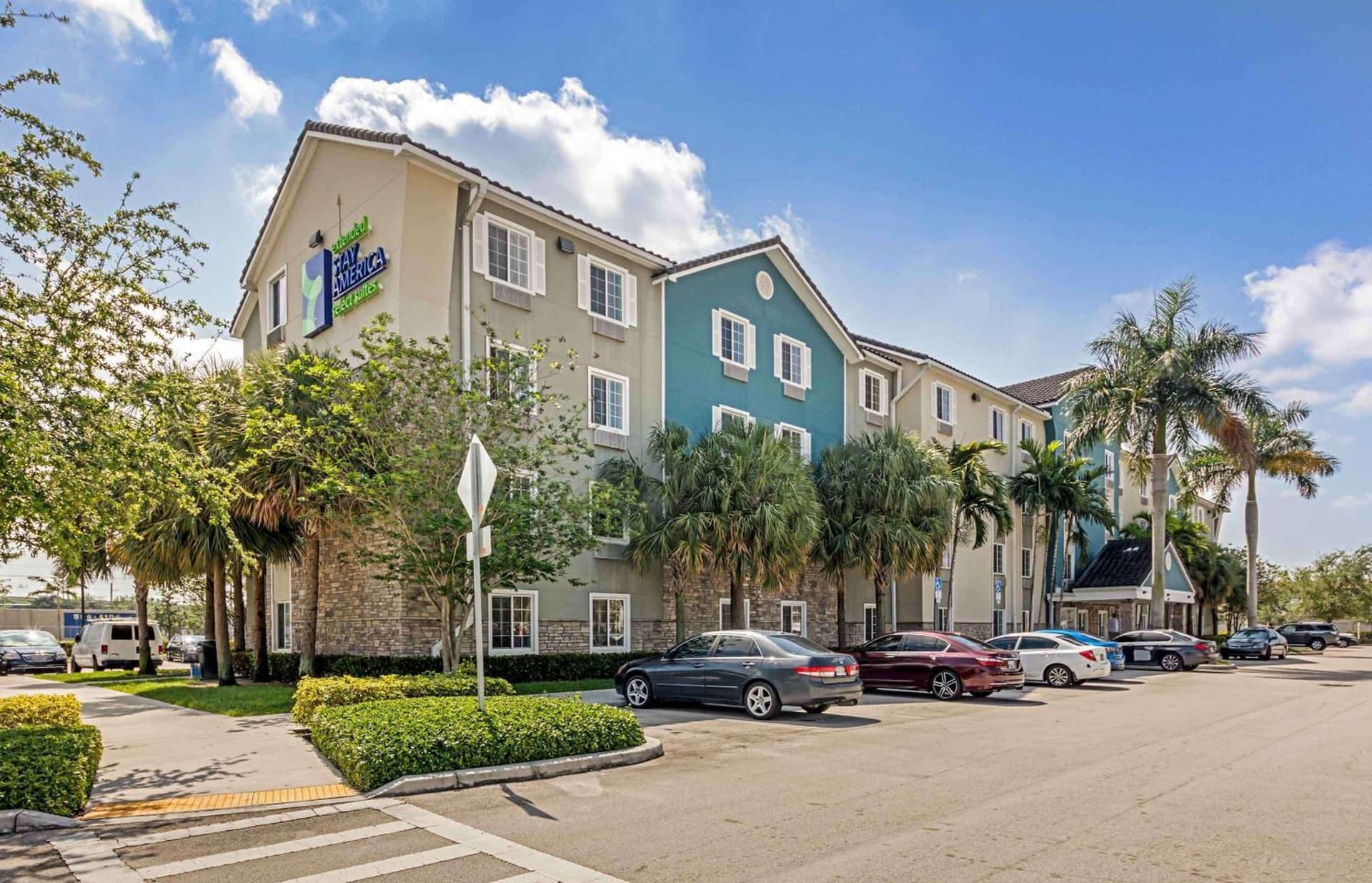 Extended Stay America Select Suites - Fort Lauderdale - Airport - West interior in Davie, FL — gallery photo 2