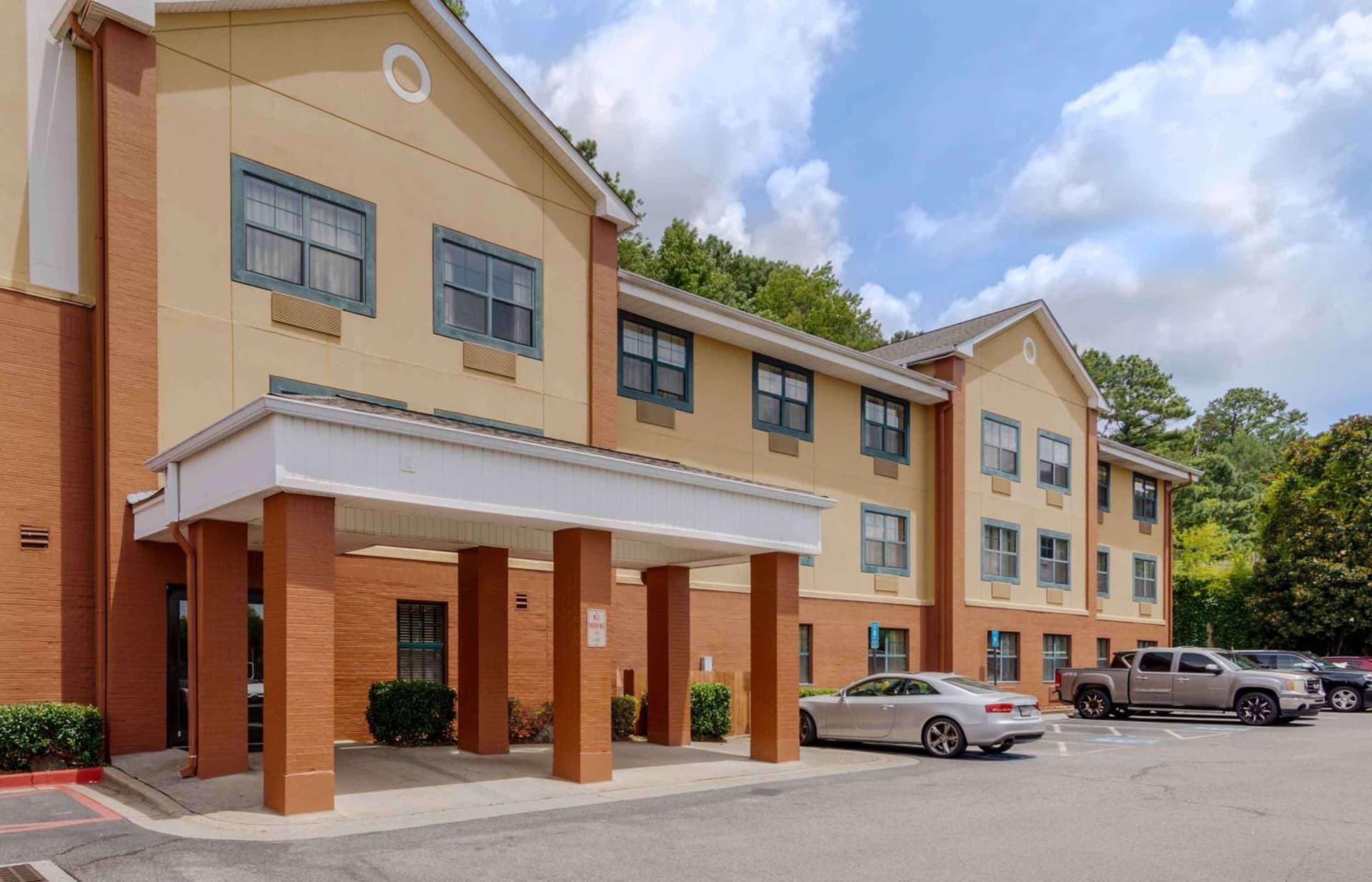 Extended Stay America Select Suites - Atlanta - Alpharetta - Rock Mill Rd interior in Alpharetta, GA — gallery photo 2