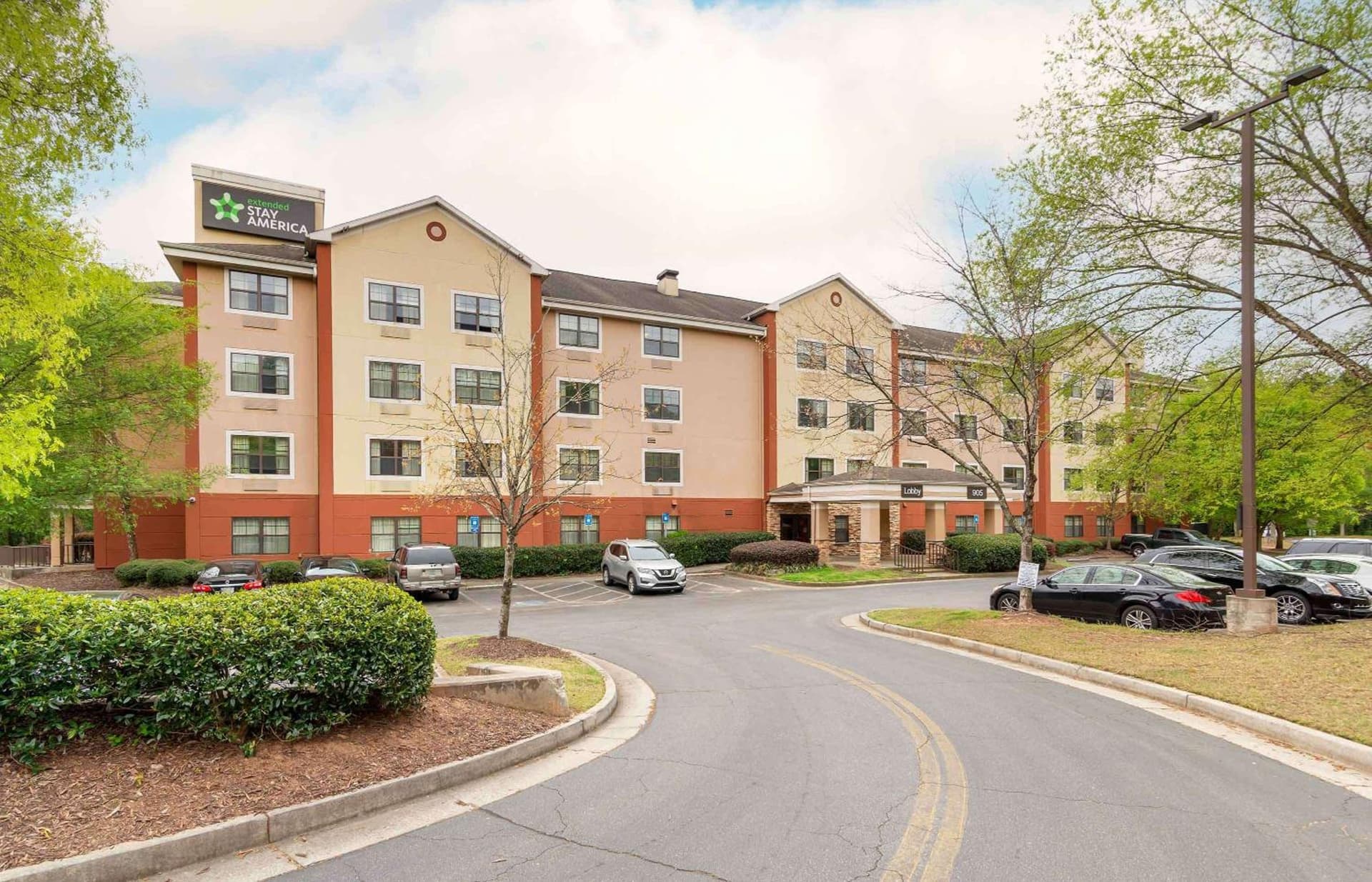 Extended Stay America Suites - Atlanta - Perimeter - Crestline interior in Atlanta, GA — gallery photo 2