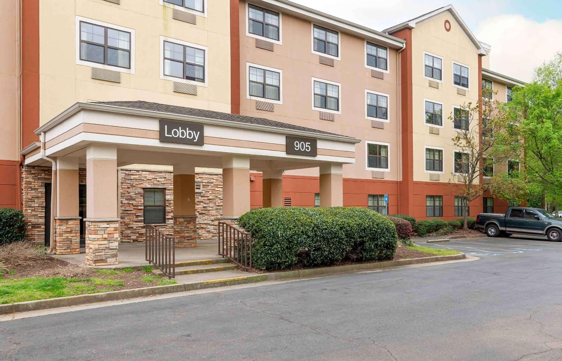 Extended Stay America Suites - Atlanta - Perimeter - Crestline property views in Atlanta, GA — gallery photo 3