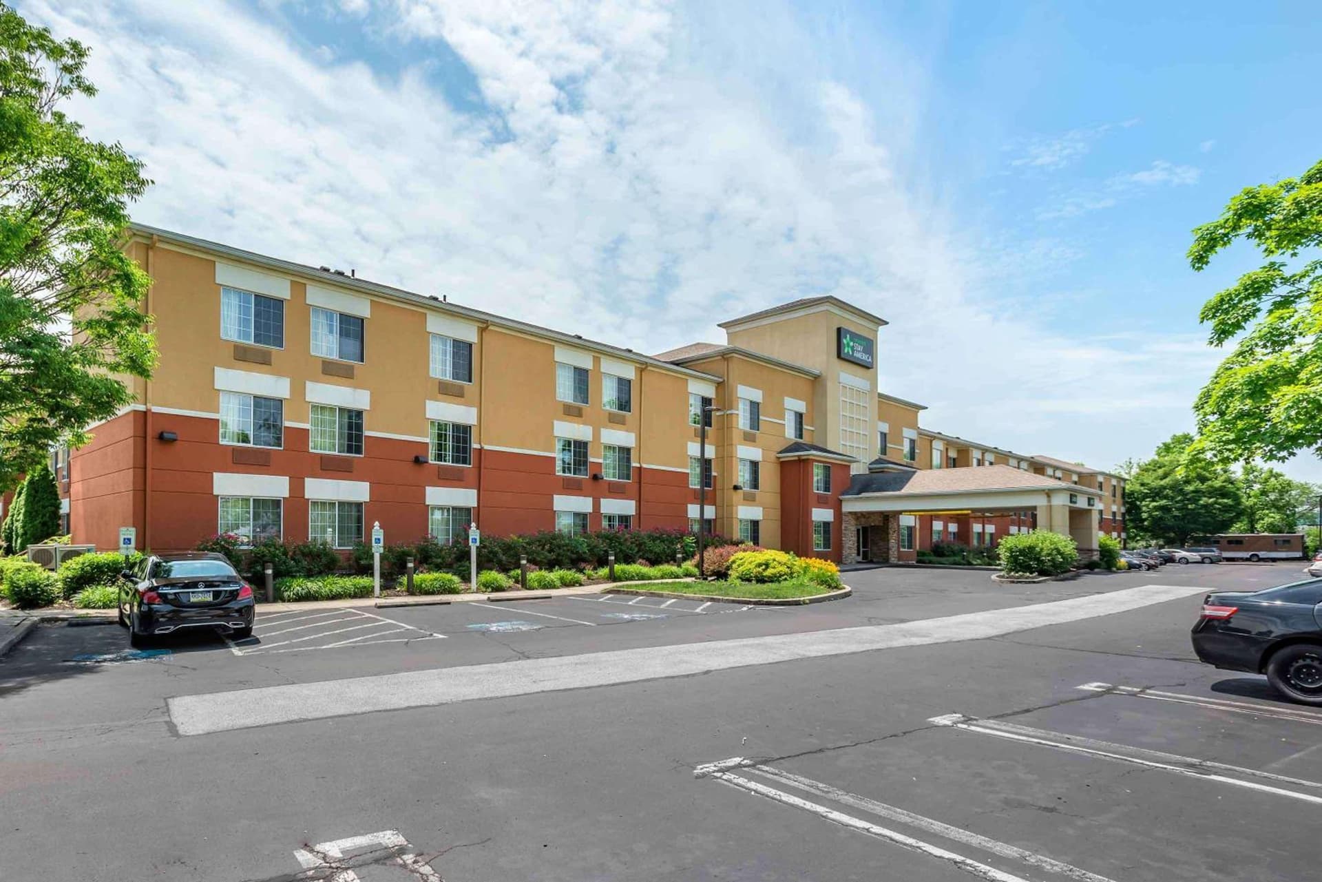 Extended Stay America Suites - Philadelphia - King of Prussia interior in King of Prussia, PA — gallery photo 2