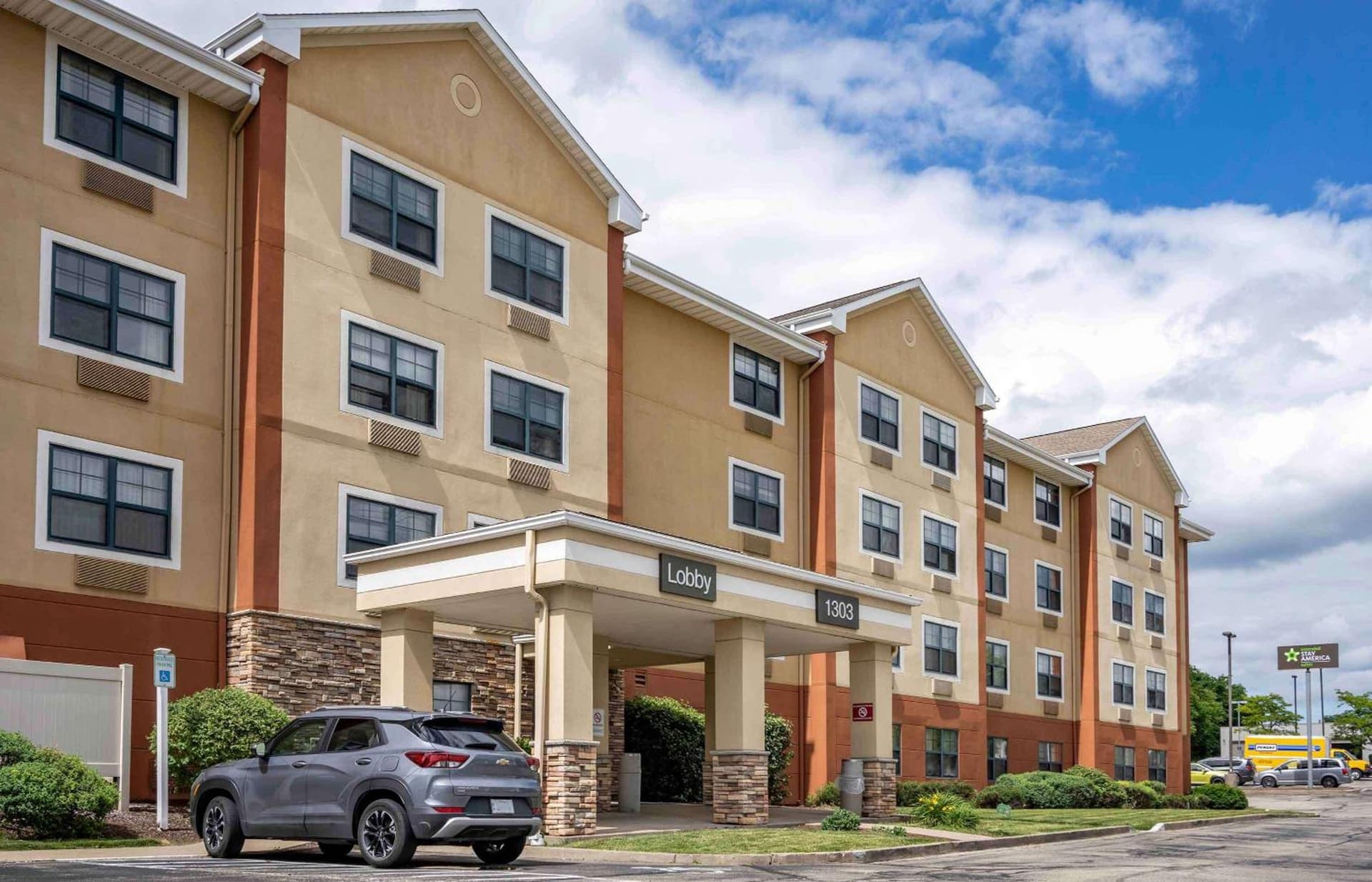 Extended Stay America Suites - Pittsburgh - West Mifflin interior in Willock, PA — gallery photo 2