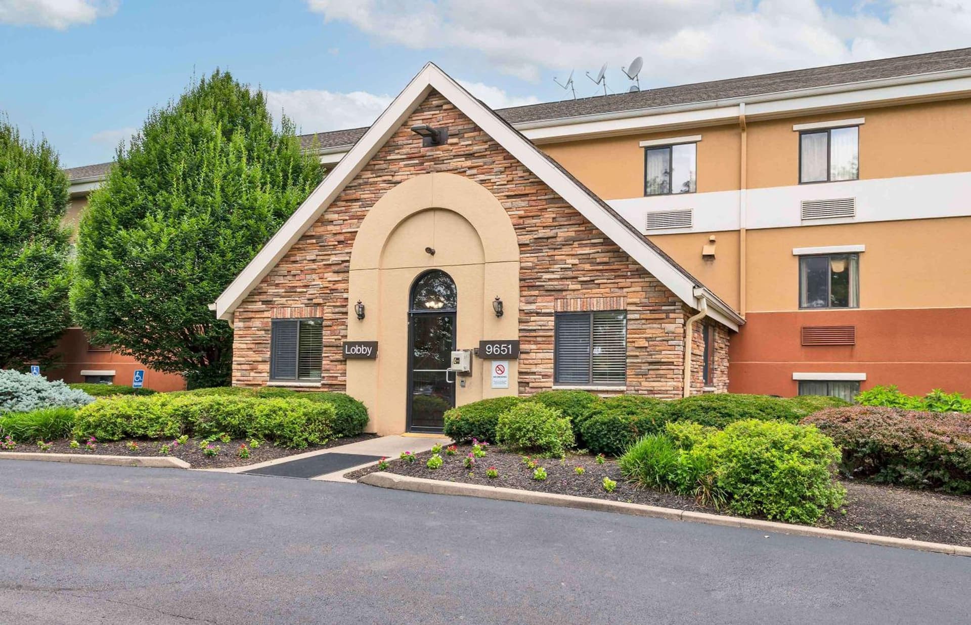 Studio 6 Extended Stay Fairfield, OH - Cincinnati interior in Fairfield, OH — gallery photo 2
