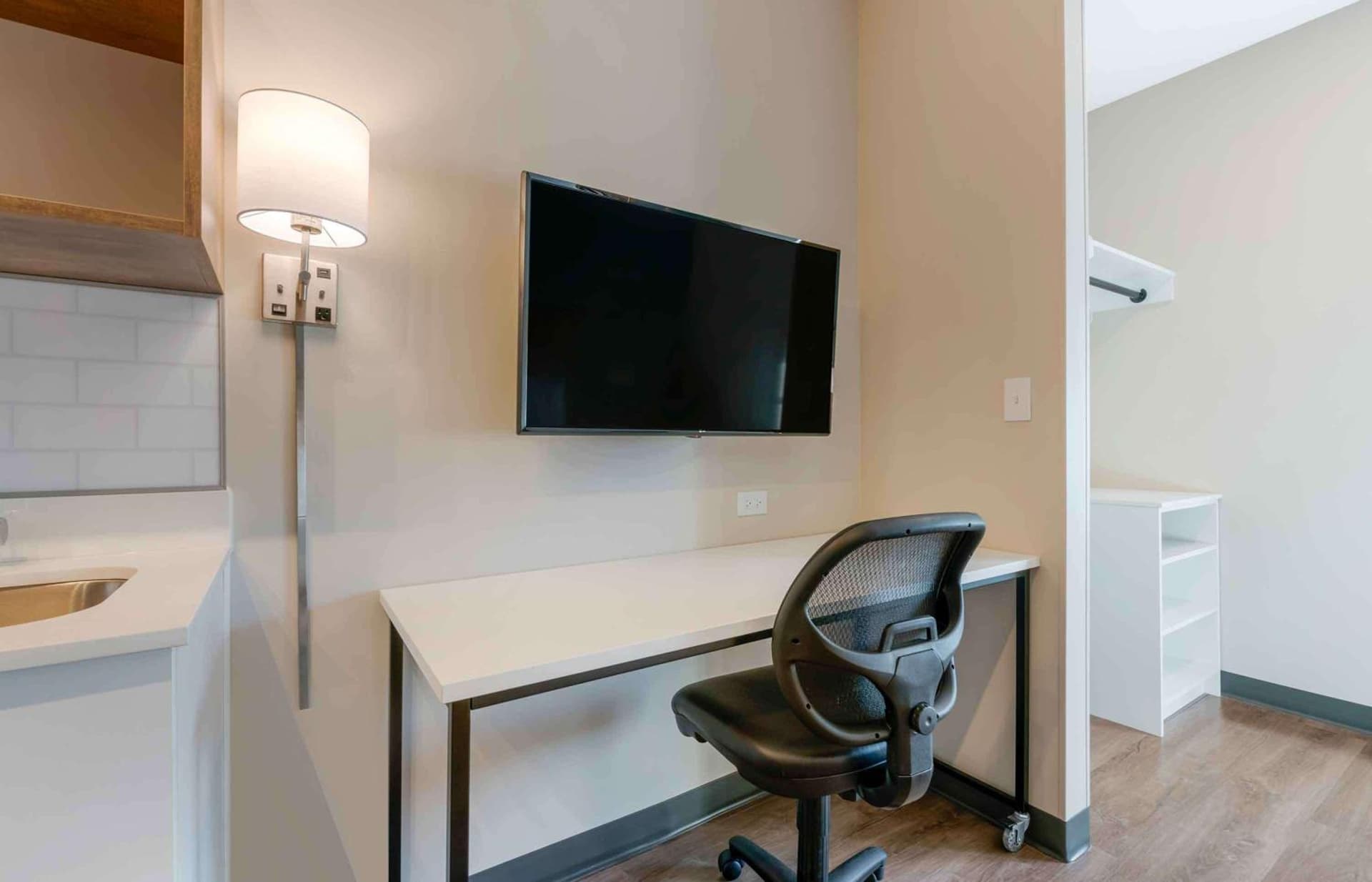 Extended Stay America Premier Suites - Orlando - Sanford gallery photo in Sanford, FL — image 8