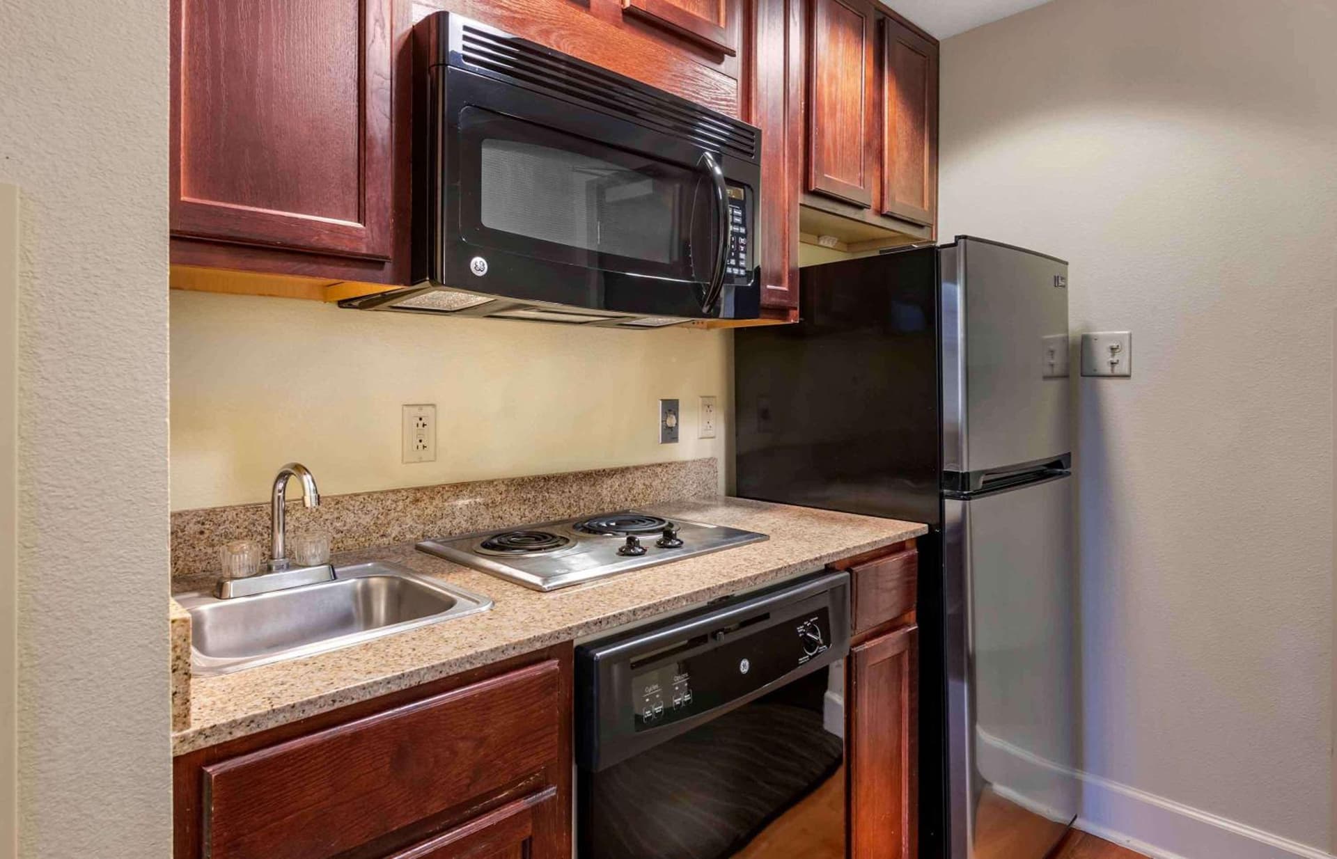 Extended Stay America Premier Suites Lakeland I4 gallery photo in Lakeland, FL — image 8