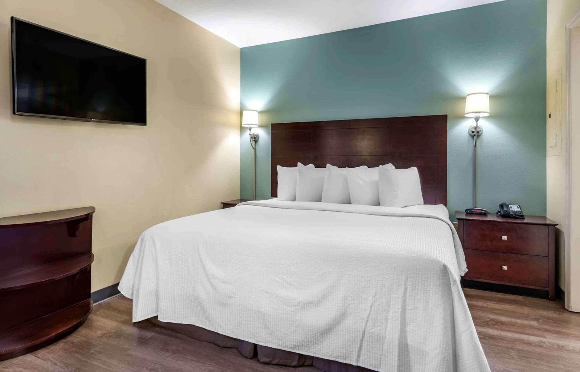 Extended Stay America Premier Suites Lakeland I4 gallery photo in Lakeland, FL — image 28