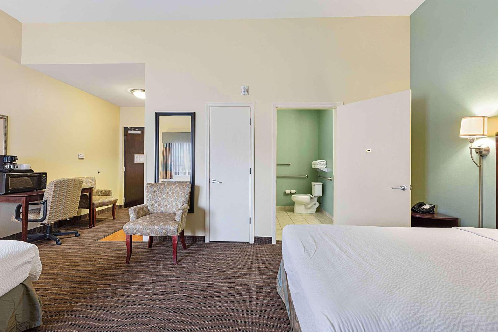 Extended Stay America Premier Suites Lakeland I4 gallery photo in Lakeland, FL — image 32