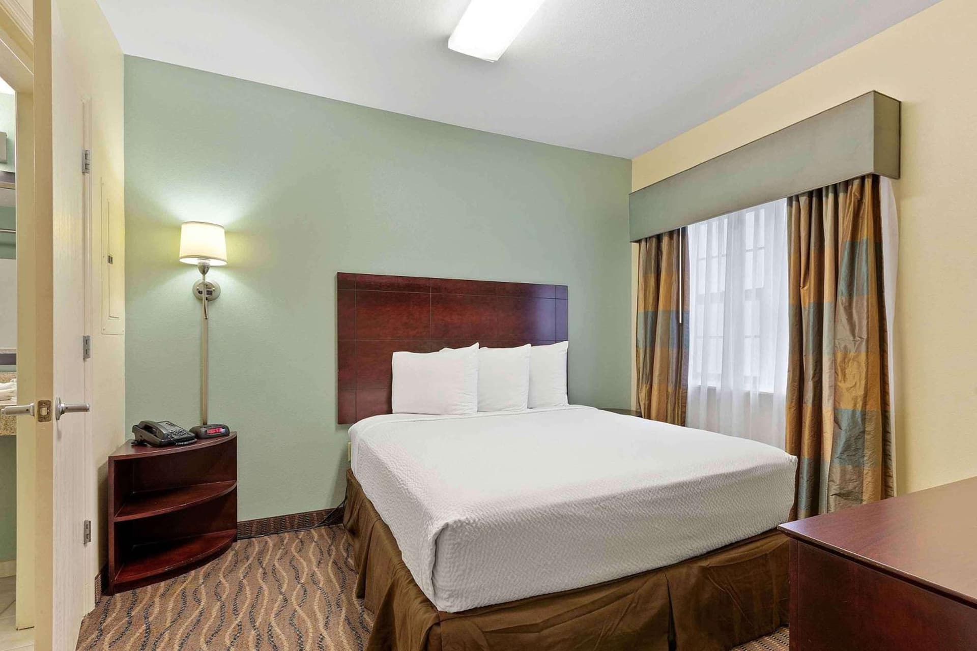 Extended Stay America Premier Suites Lakeland I4 gallery photo in Lakeland, FL — image 59