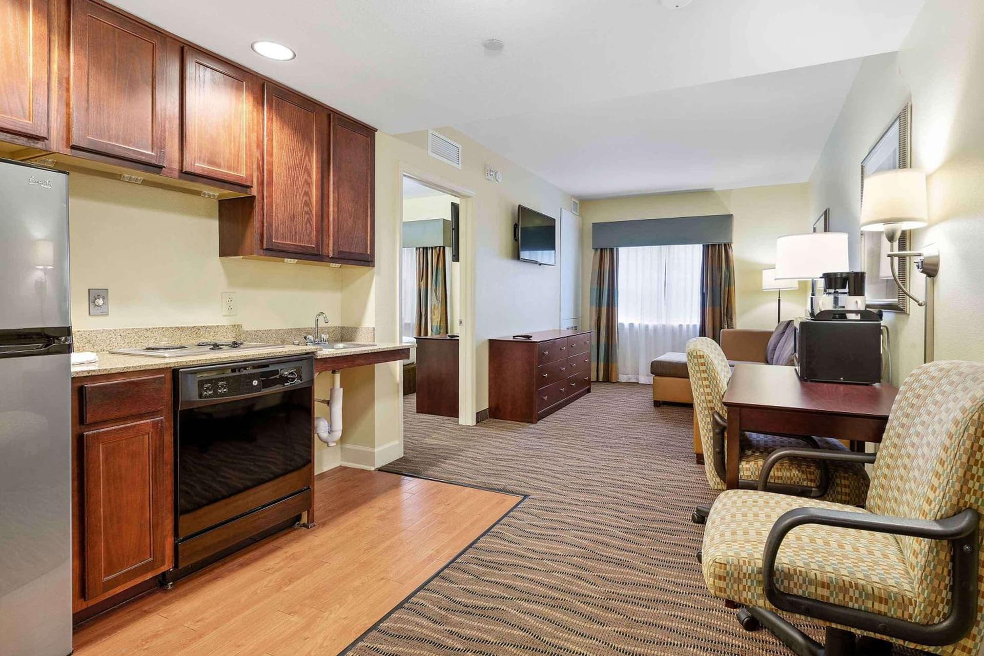 Extended Stay America Premier Suites Lakeland I4 gallery photo in Lakeland, FL — image 106