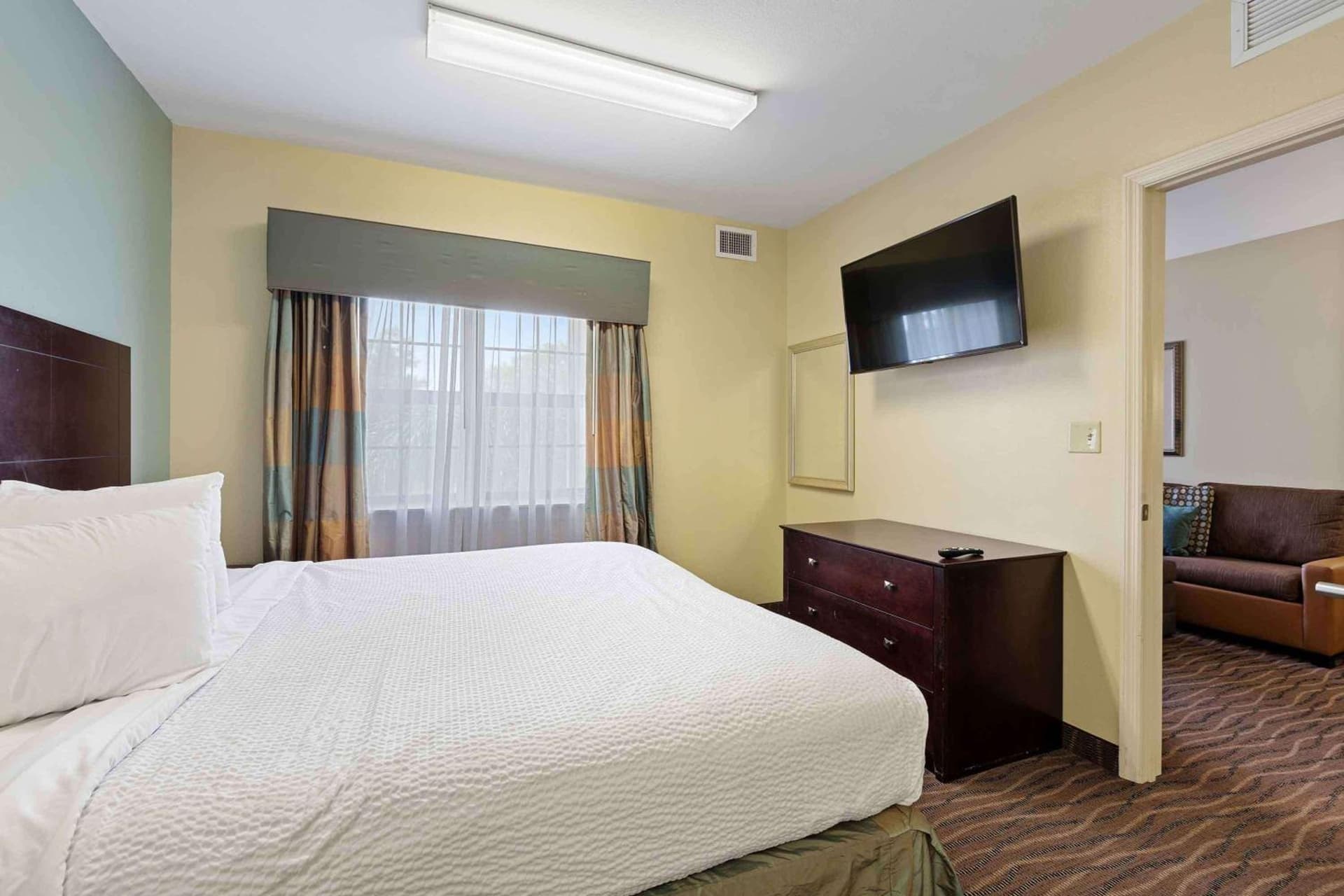 Extended Stay America Premier Suites Lakeland I4 gallery photo in Lakeland, FL — image 96