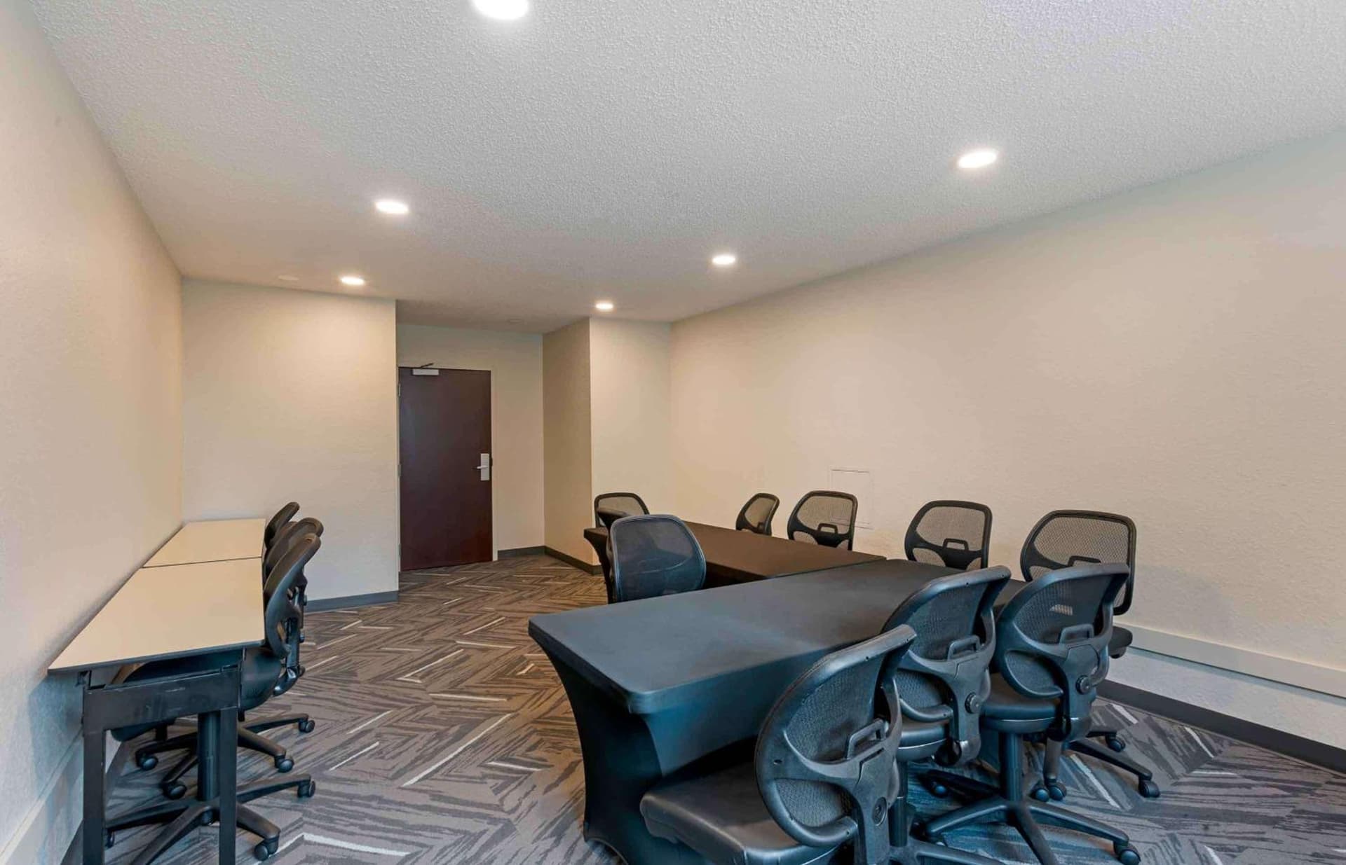 Extended Stay America Premier Suites Lakeland I4 gallery photo in Lakeland, FL — image 85
