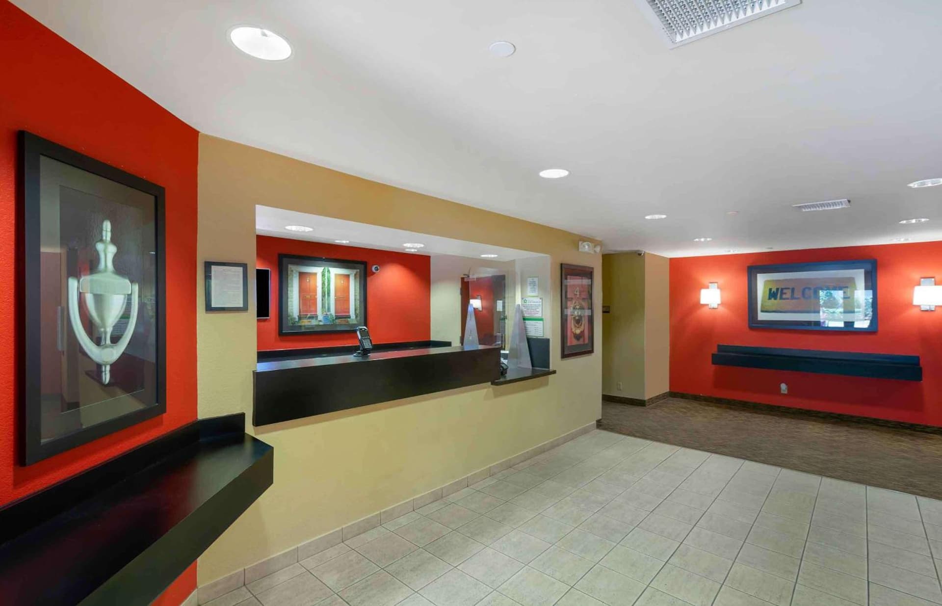 Extended Stay America Suites - Tampa - Airport - Spruce Street interior in Tampa, FL — gallery photo 2