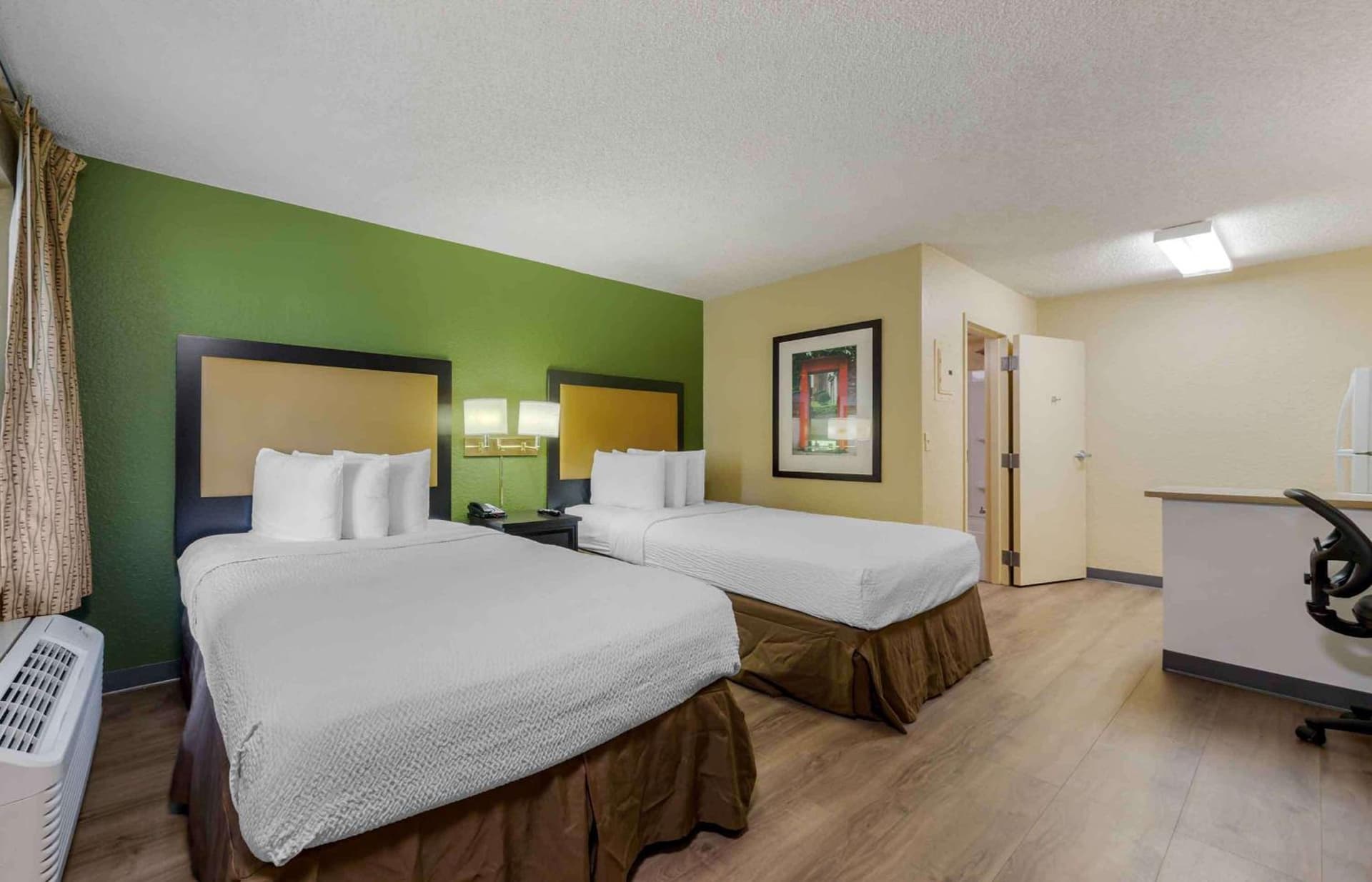 Extended Stay America Suites - Fort Lauderdale - Cypress Creek - Andrews Ave interior in Fort Lauderdale, FL — gallery photo 2