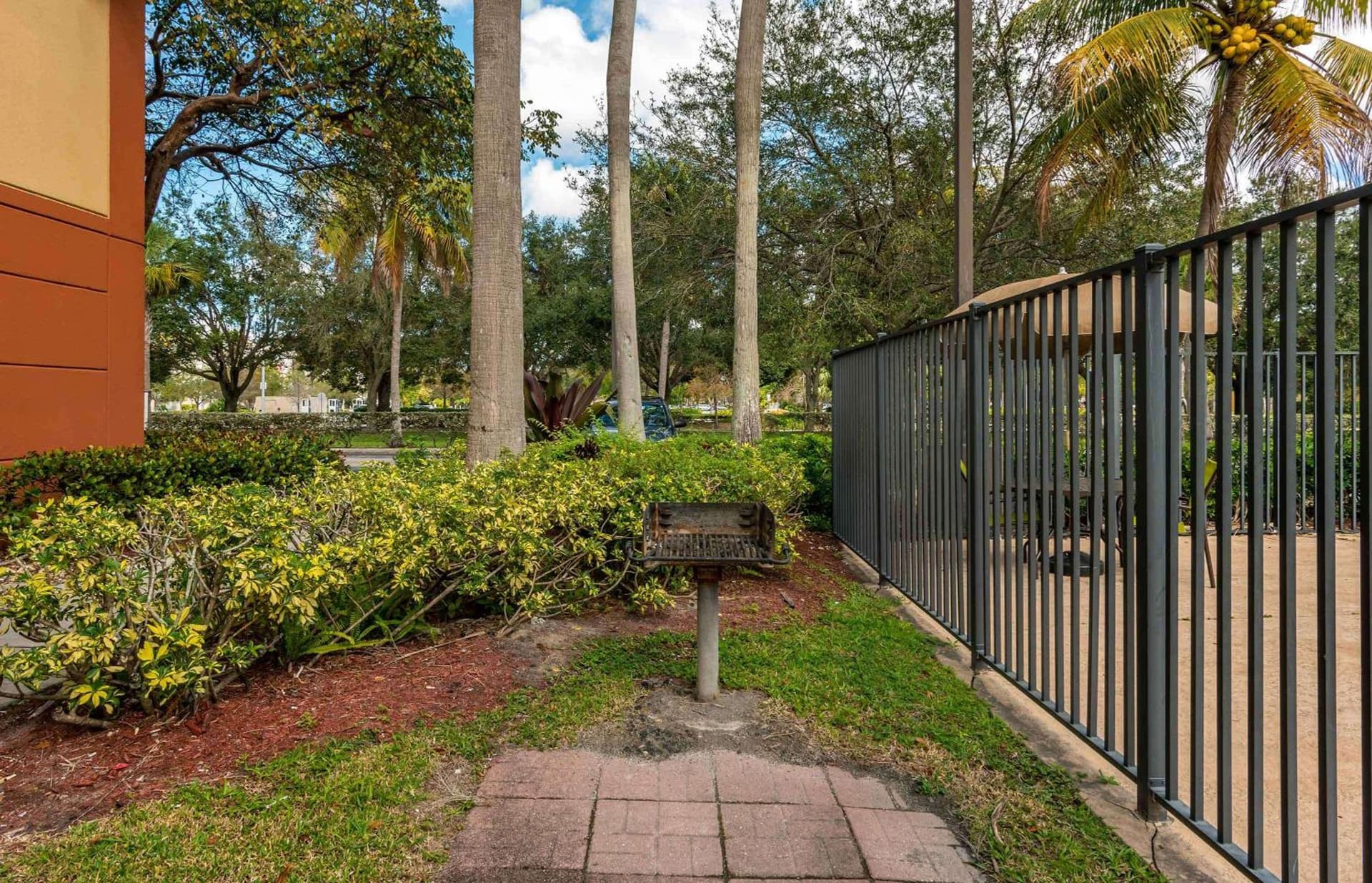 Extended Stay America Suites - Fort Lauderdale - Plantation interior in Plantation, FL — gallery photo 2