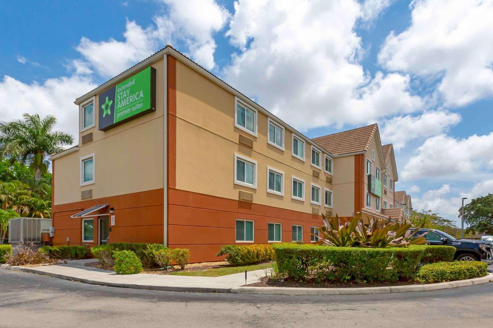Extended Stay America Premier Suites - Miami - Airport - Miami Springs interior in Miami, FL — gallery photo 2