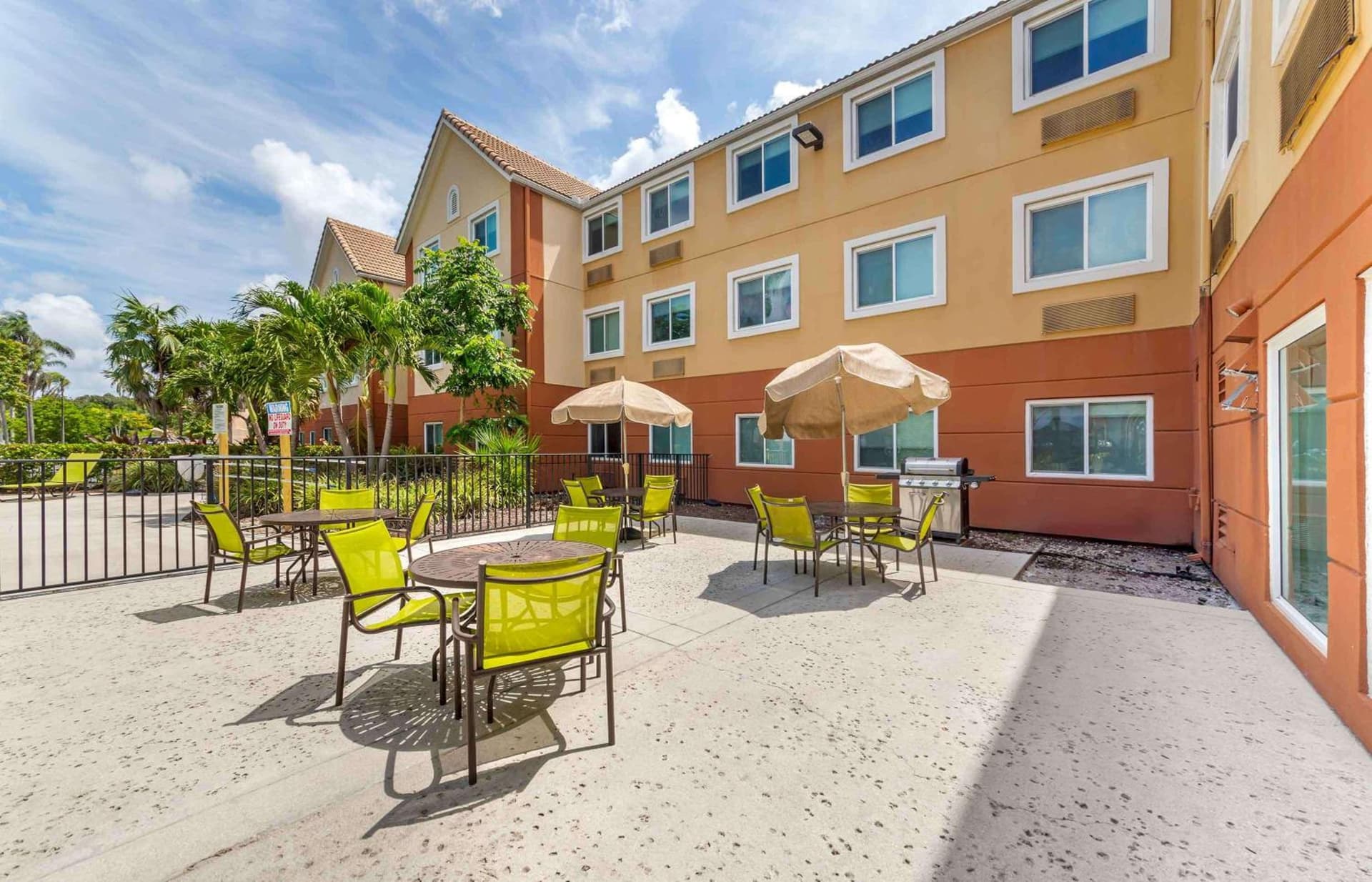 Extended Stay America Premier Suites - Miami - Airport - Miami Springs property views in Miami, FL — gallery photo 3