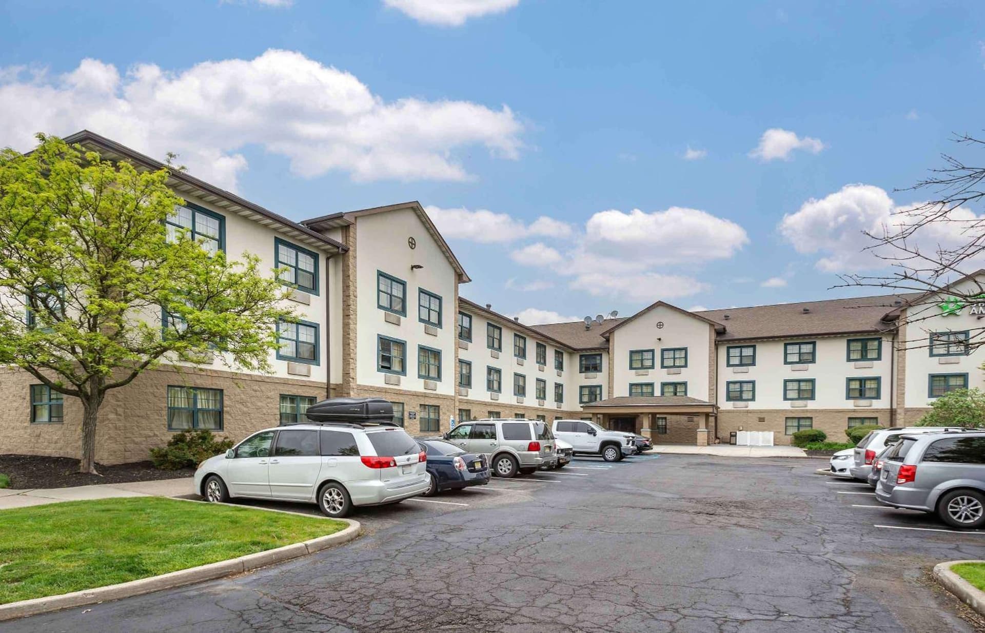 Extended Stay America Suites - Edison - Raritan Center interior in Edison — gallery photo 2