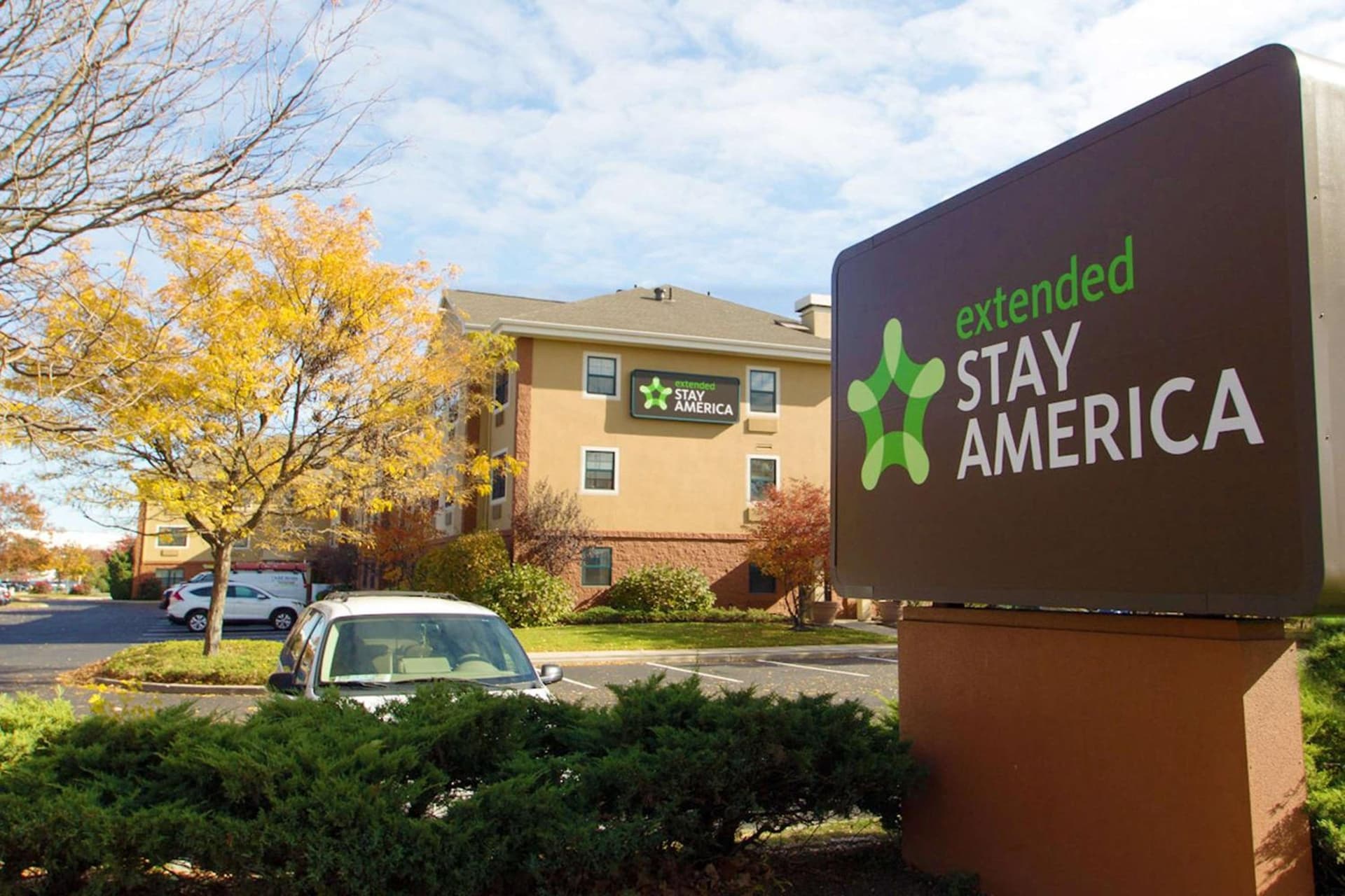 Extended Stay America Suites - Long Island - Bethpage featured exterior or lobby in Bethpage, NY — similar hotel