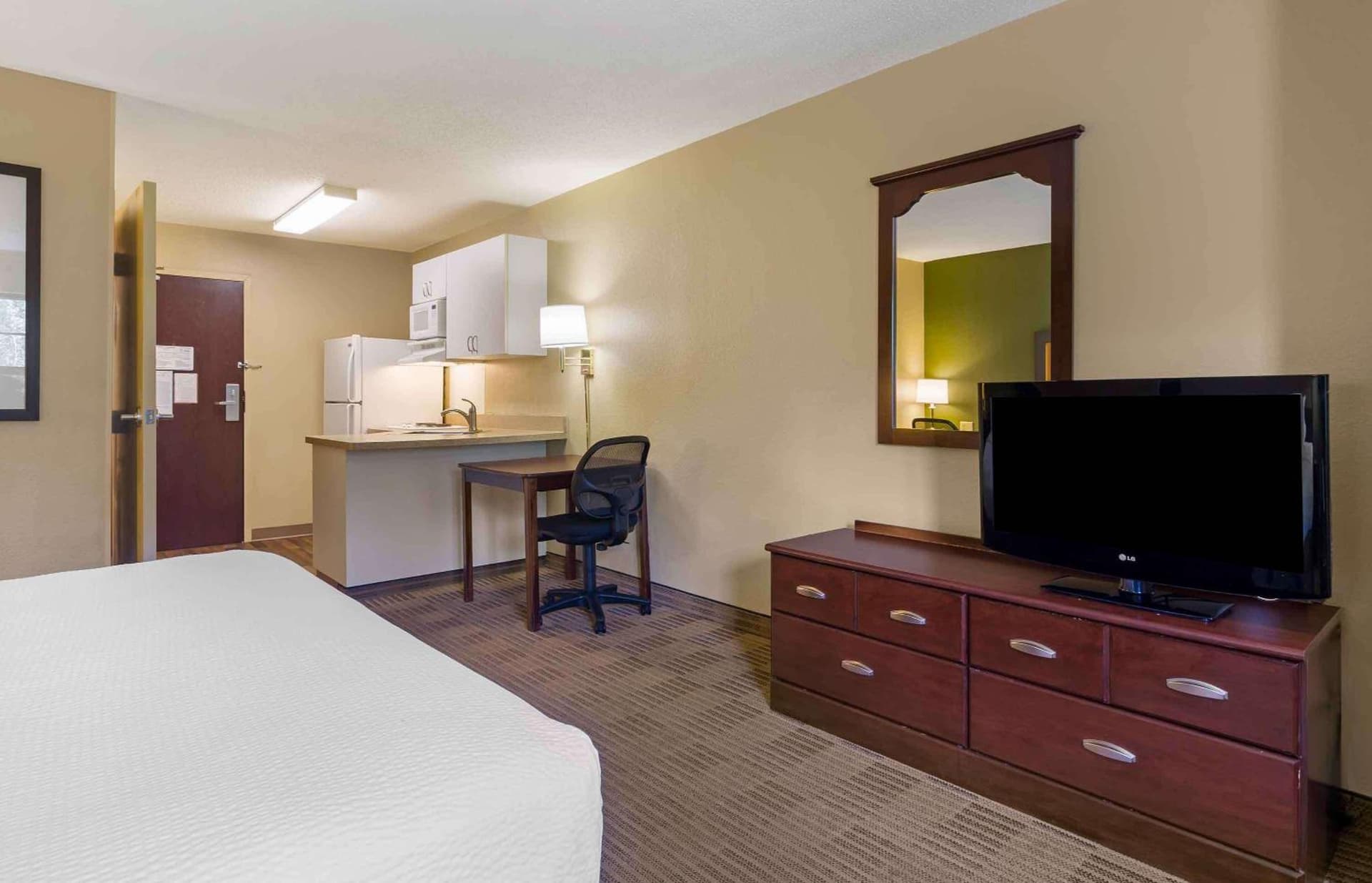 Extended Stay America Suites - Nashua - Manchester interior in Nashua, NH — gallery photo 2