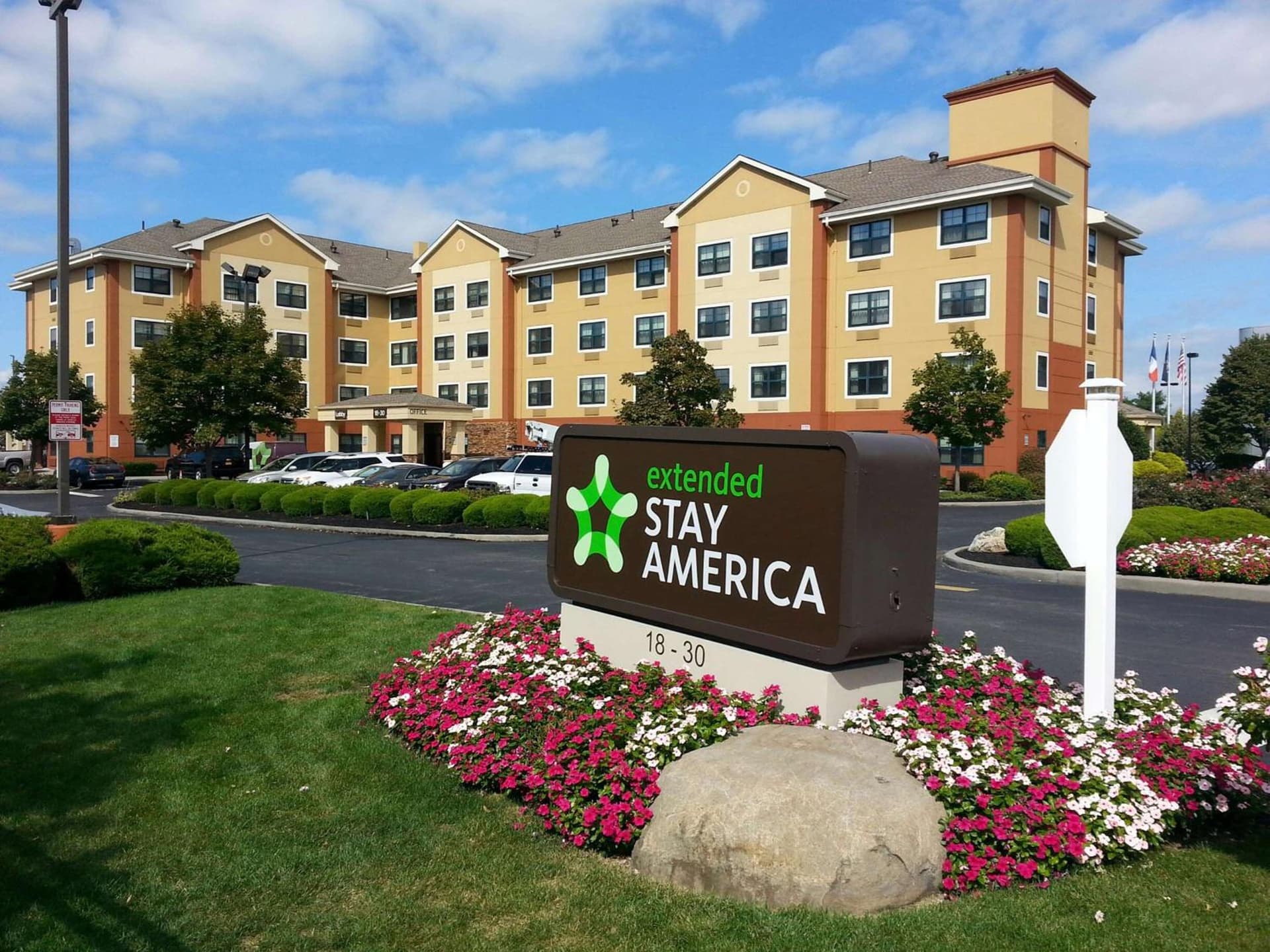 Extended Stay America Suites - New York City - LaGuardia Airport featured exterior or lobby in Queens, NY — similar hotel