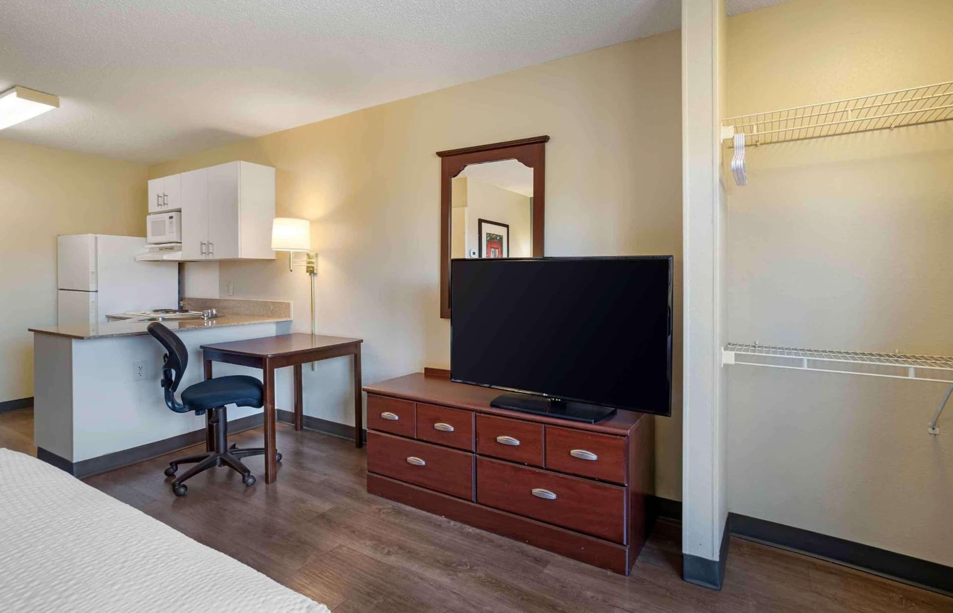 Extended Stay America Suites - Frederick - Westview Dr gallery photo in Frederick, MD — image 35