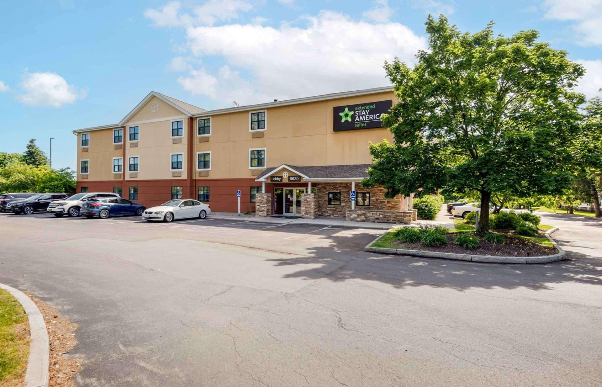Extended Stay America Suites - Syracuse - Dewitt interior in East Syracuse, NY — gallery photo 2