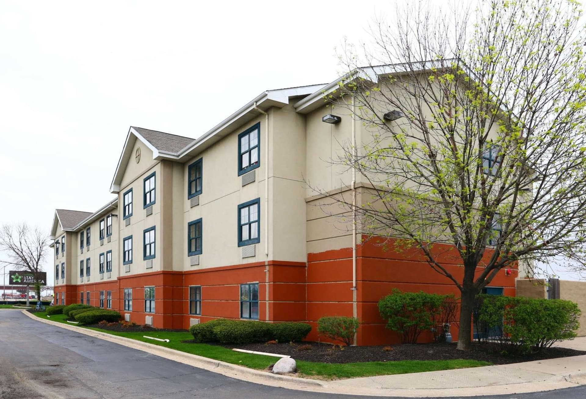 Extended Stay America Suites - Chicago - Itasca featured exterior or lobby in Itasca, IL — similar hotel